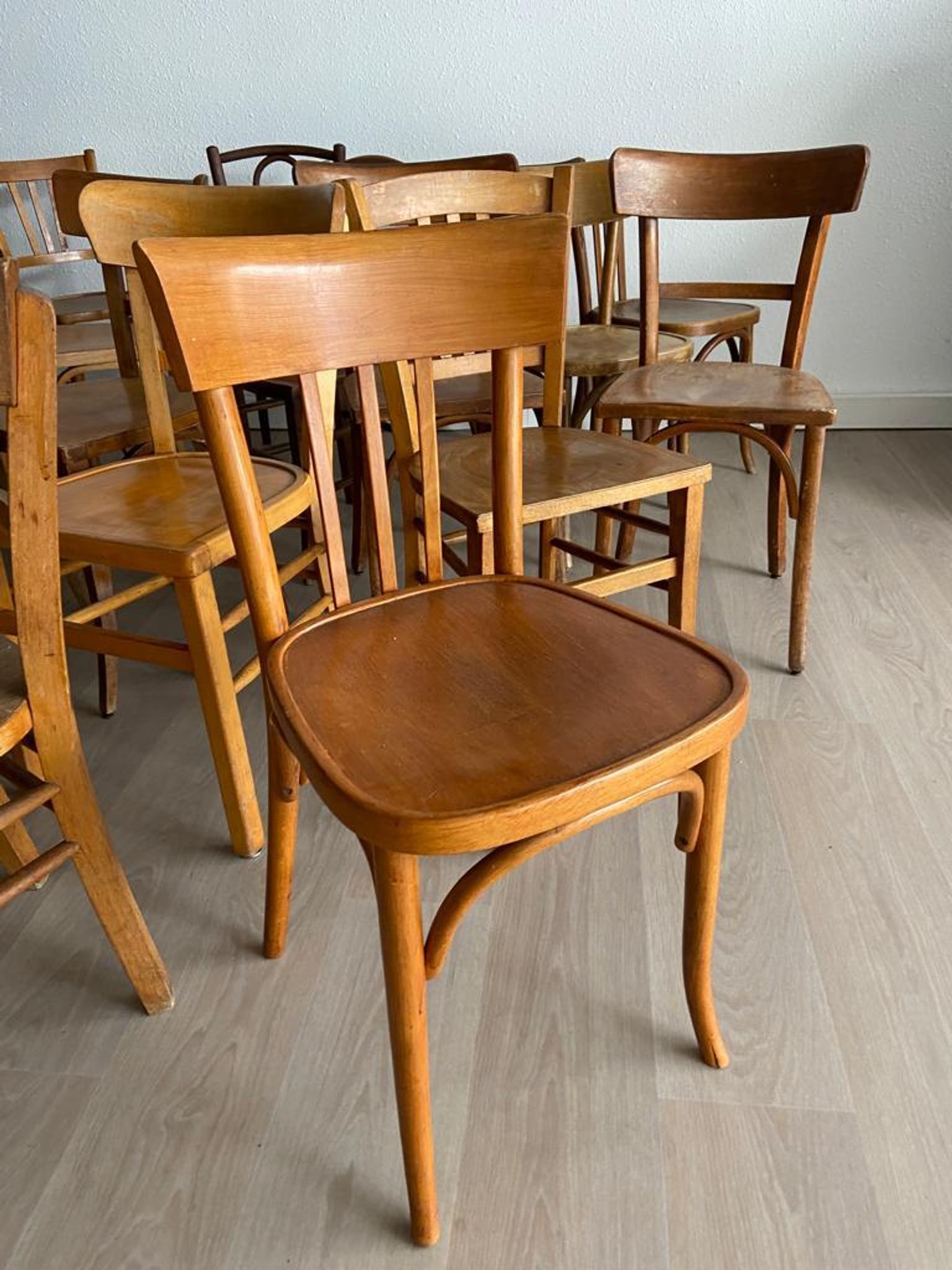 Set of 30 bistro chairs BOIS COURBÉ Vintage 60s mismatched