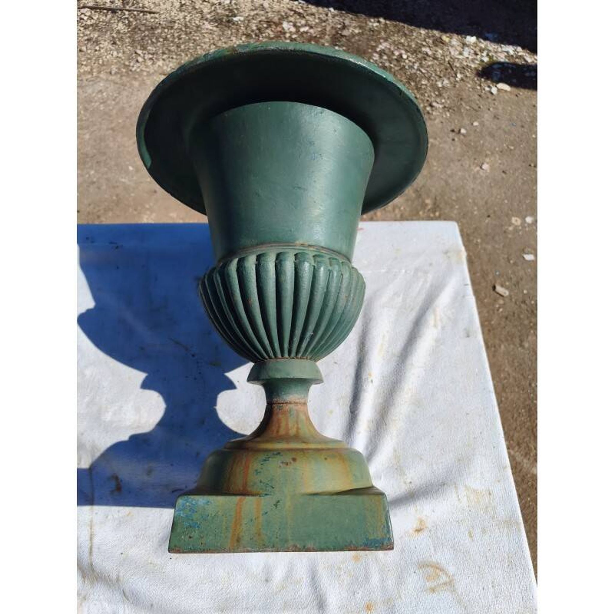 Paire de vases en fonte XIXe siècle Médicis