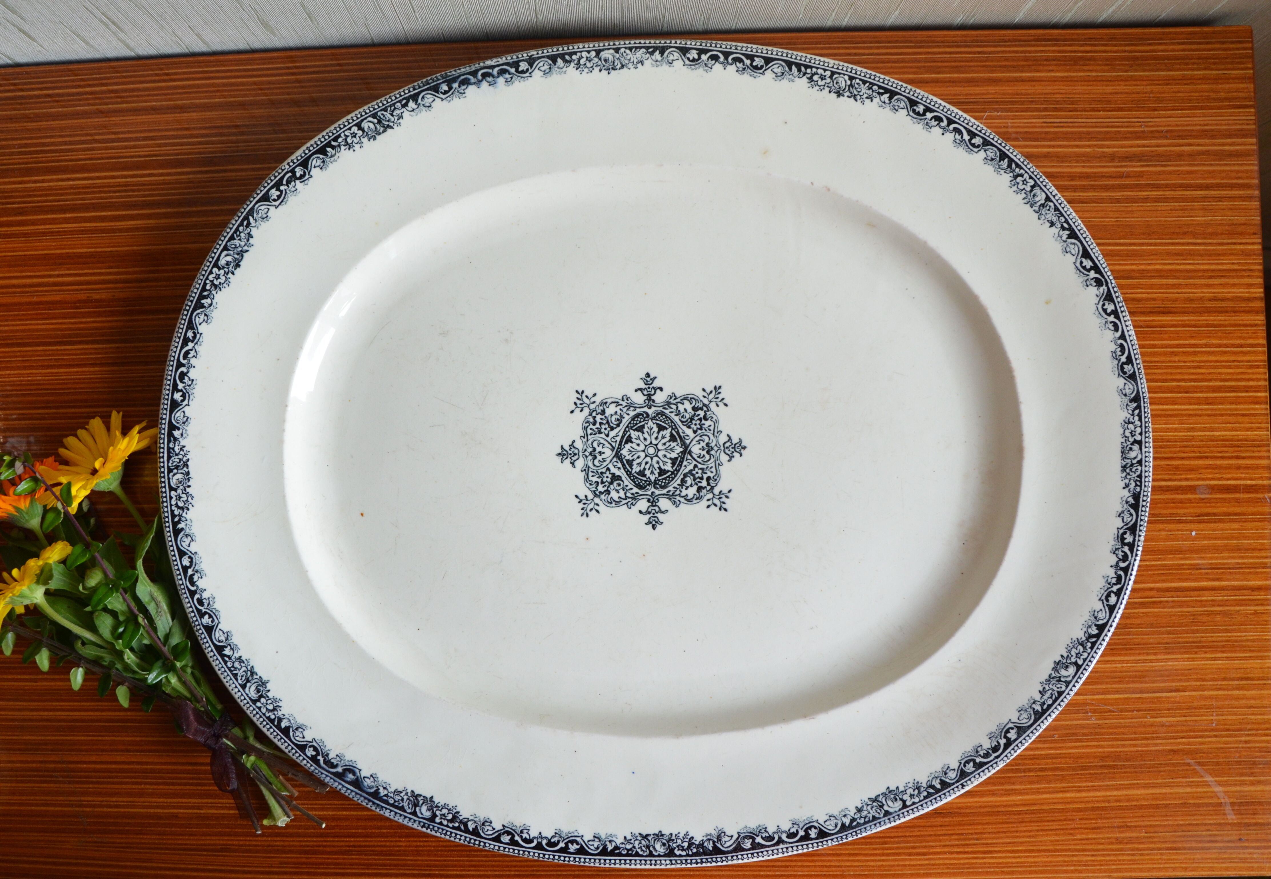 Serving dish of the J. Vieillard & Co factory