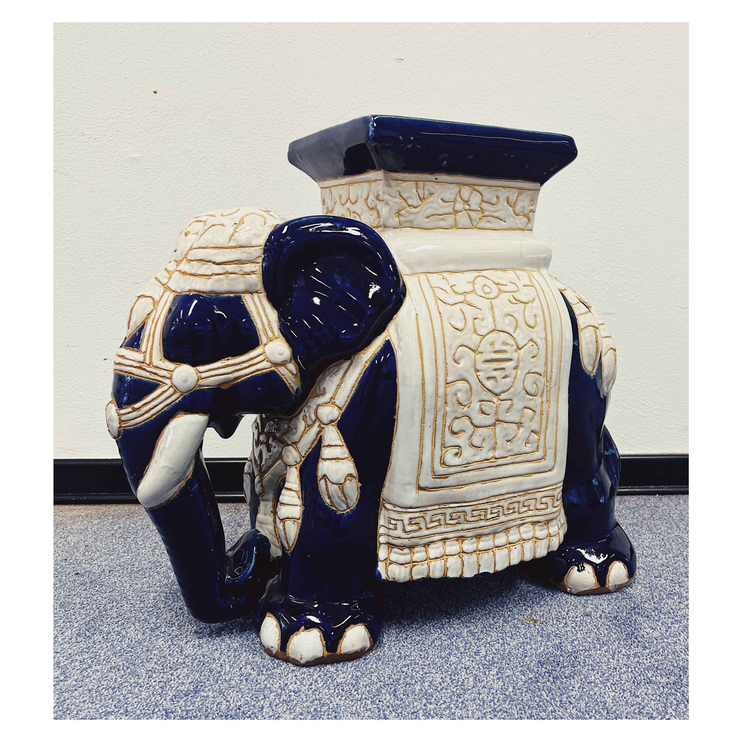 Plant table elephant ceramic