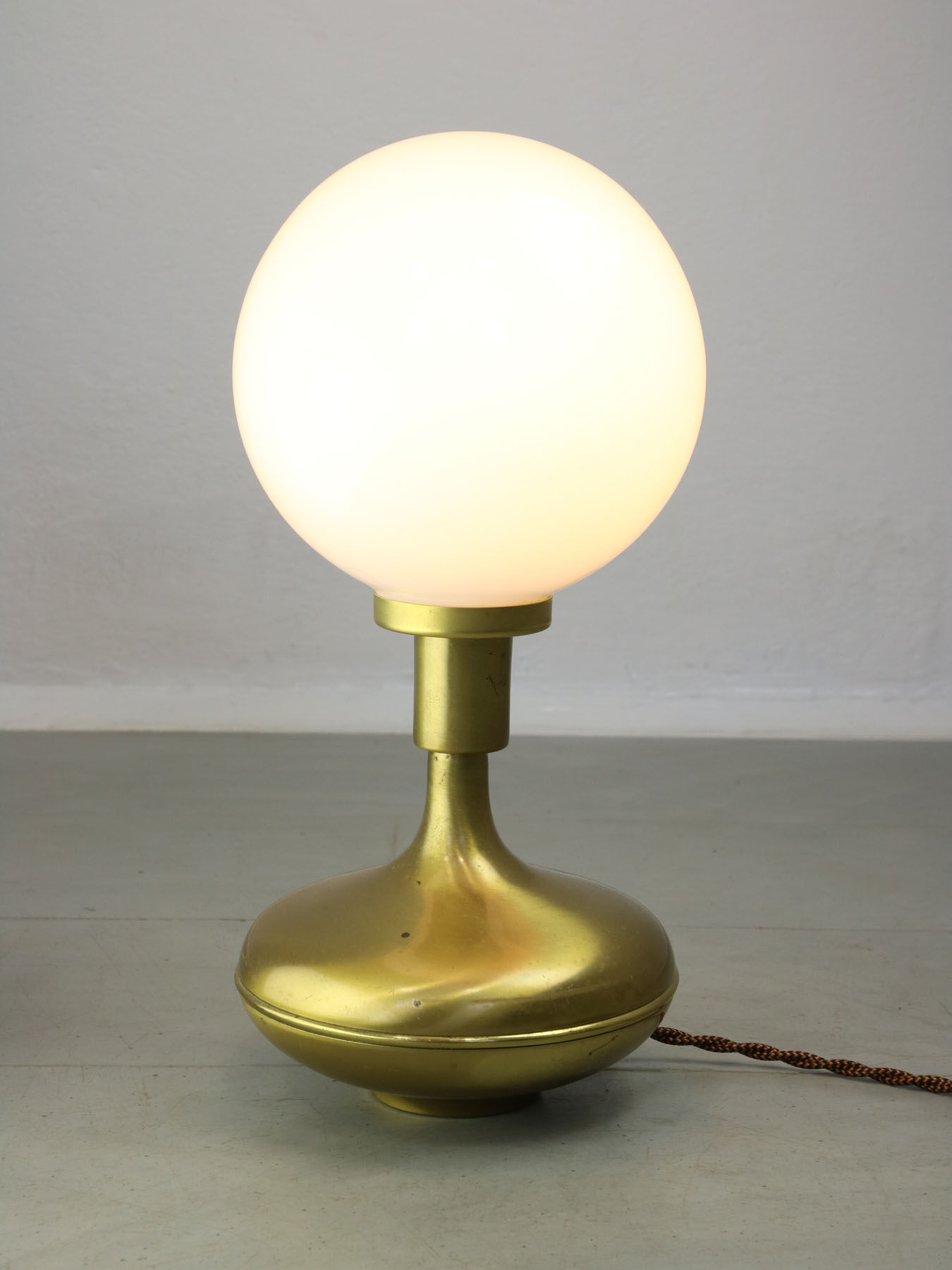 Italian mid-century modern brass & opaline glass table lamp