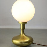 Lampe de table italienne en laiton et en verre opalin