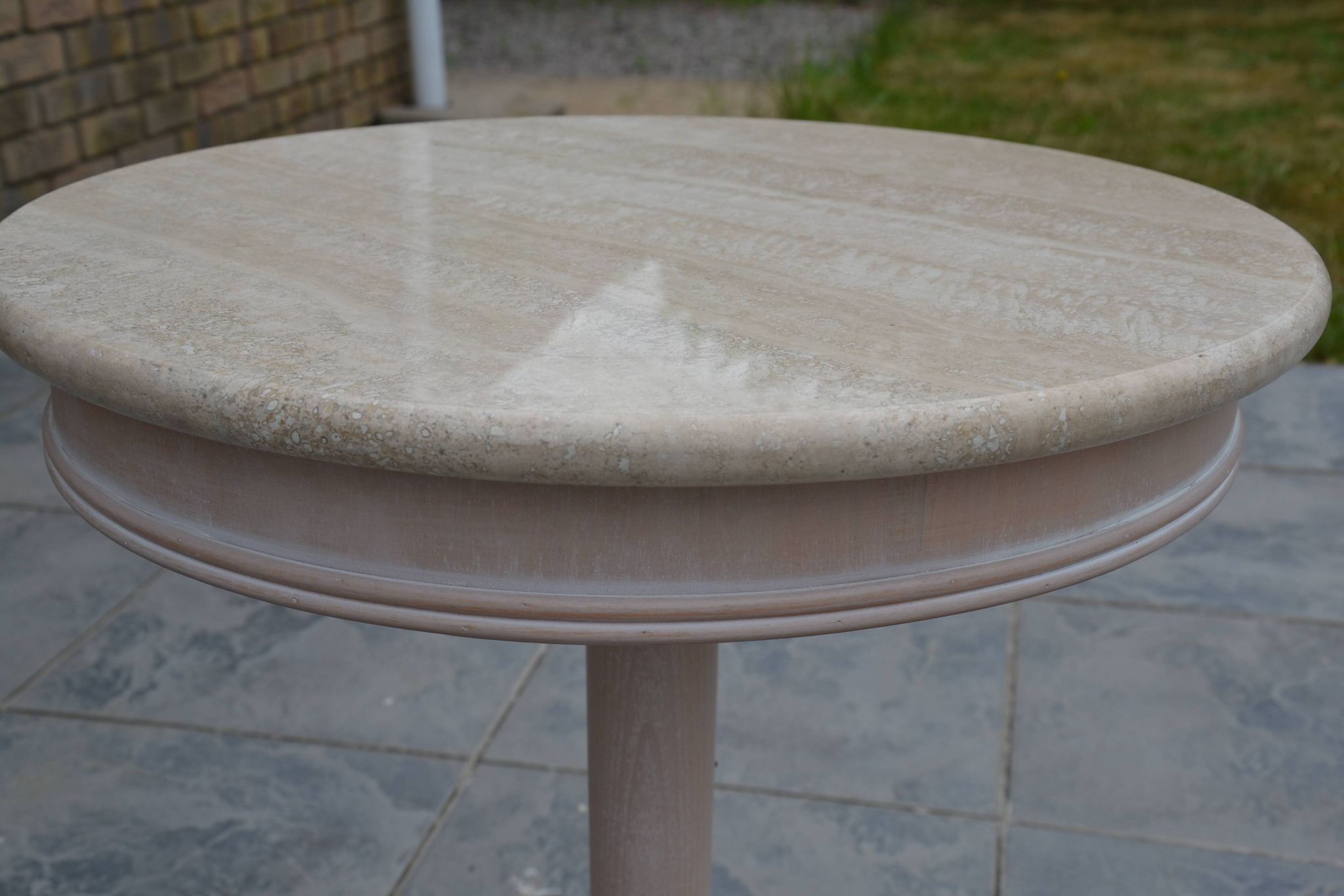 Petite table basse ronde travertin/bout de canapé années 80/90