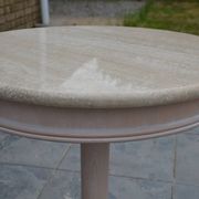 Petite table basse ronde travertin/bout de canapé années 80/90