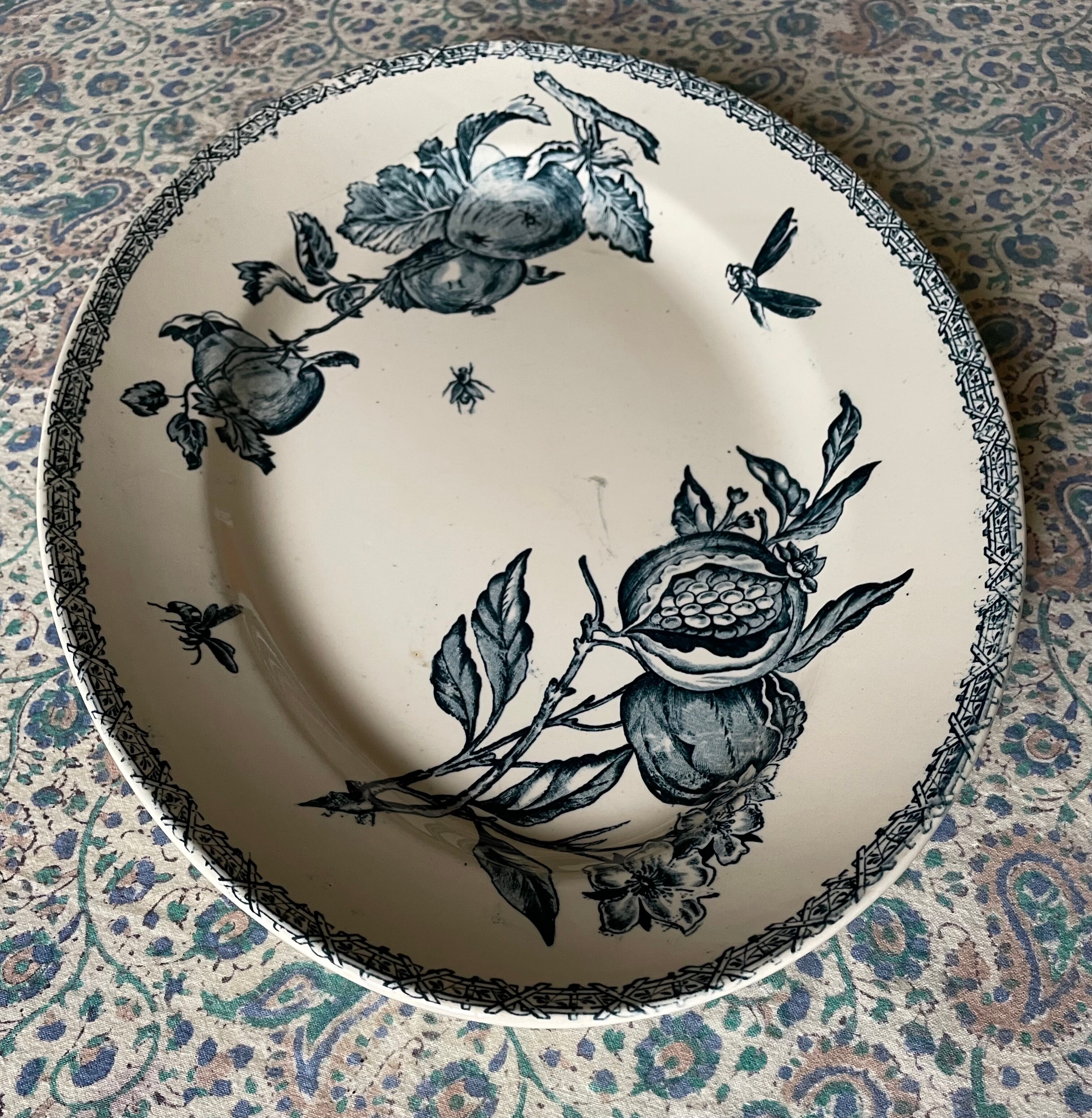Iron earth serving dish