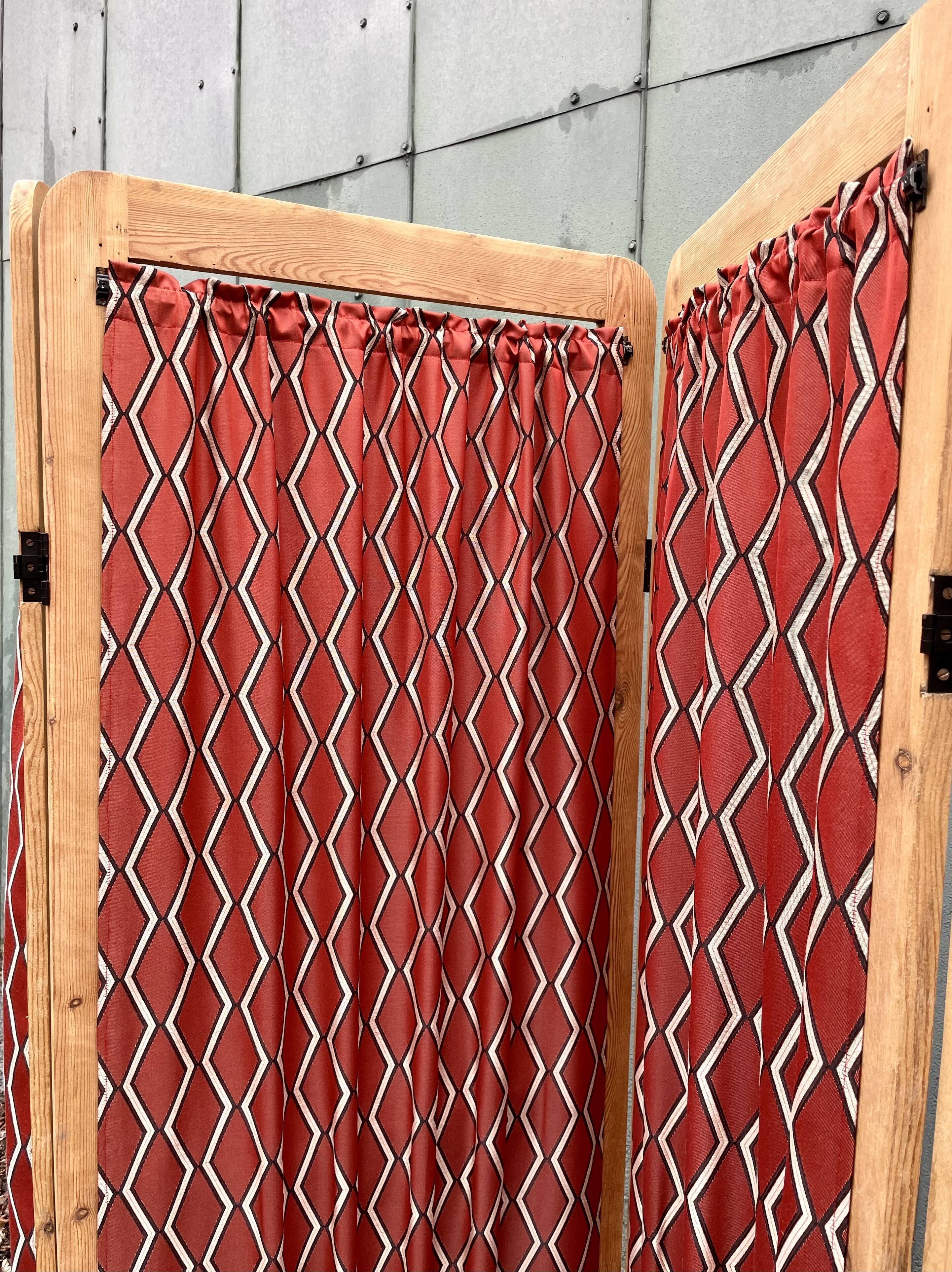 Vintage screen revisited and restored