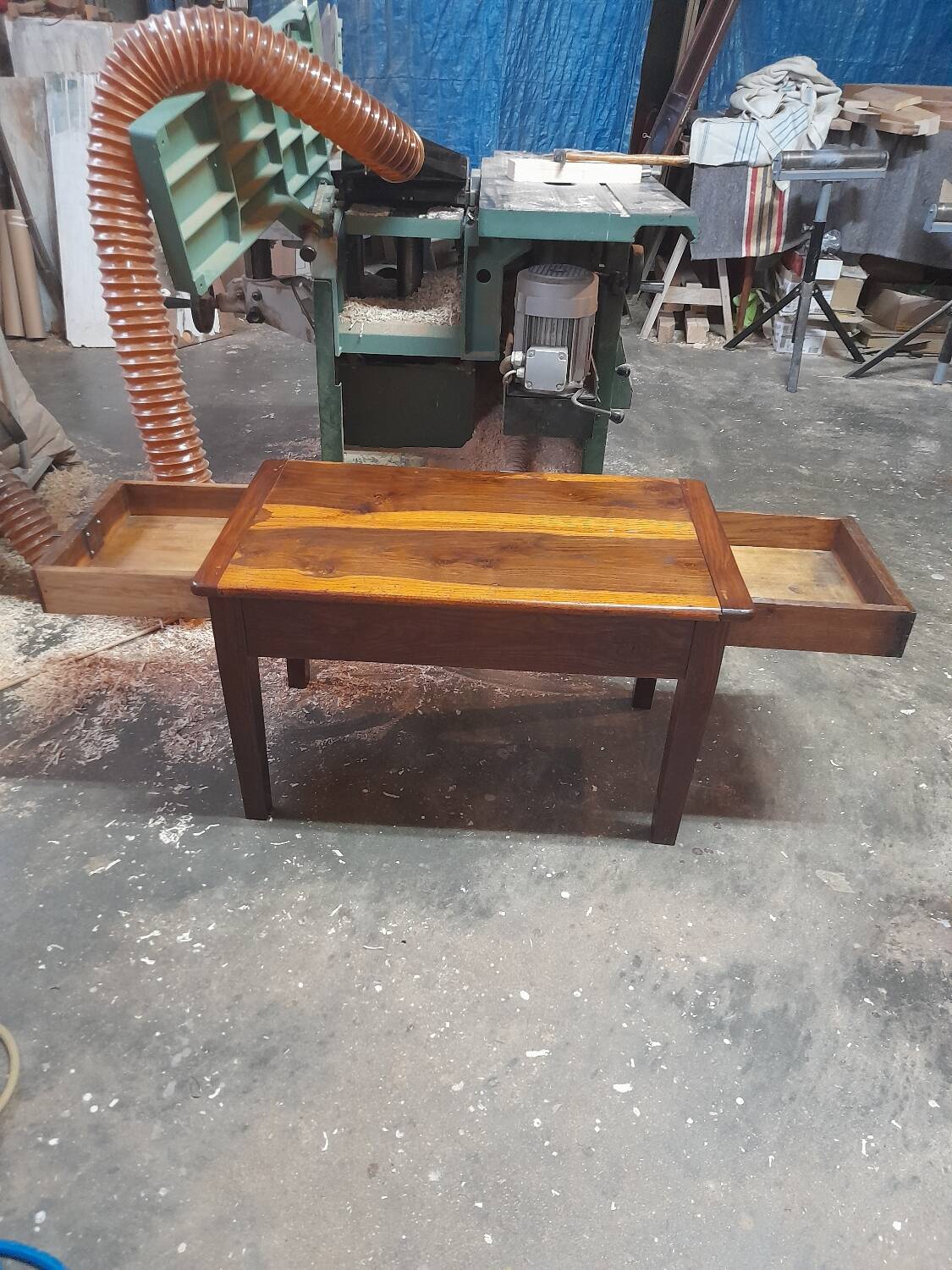 Rustic/vintage coffee table with 2 drawers