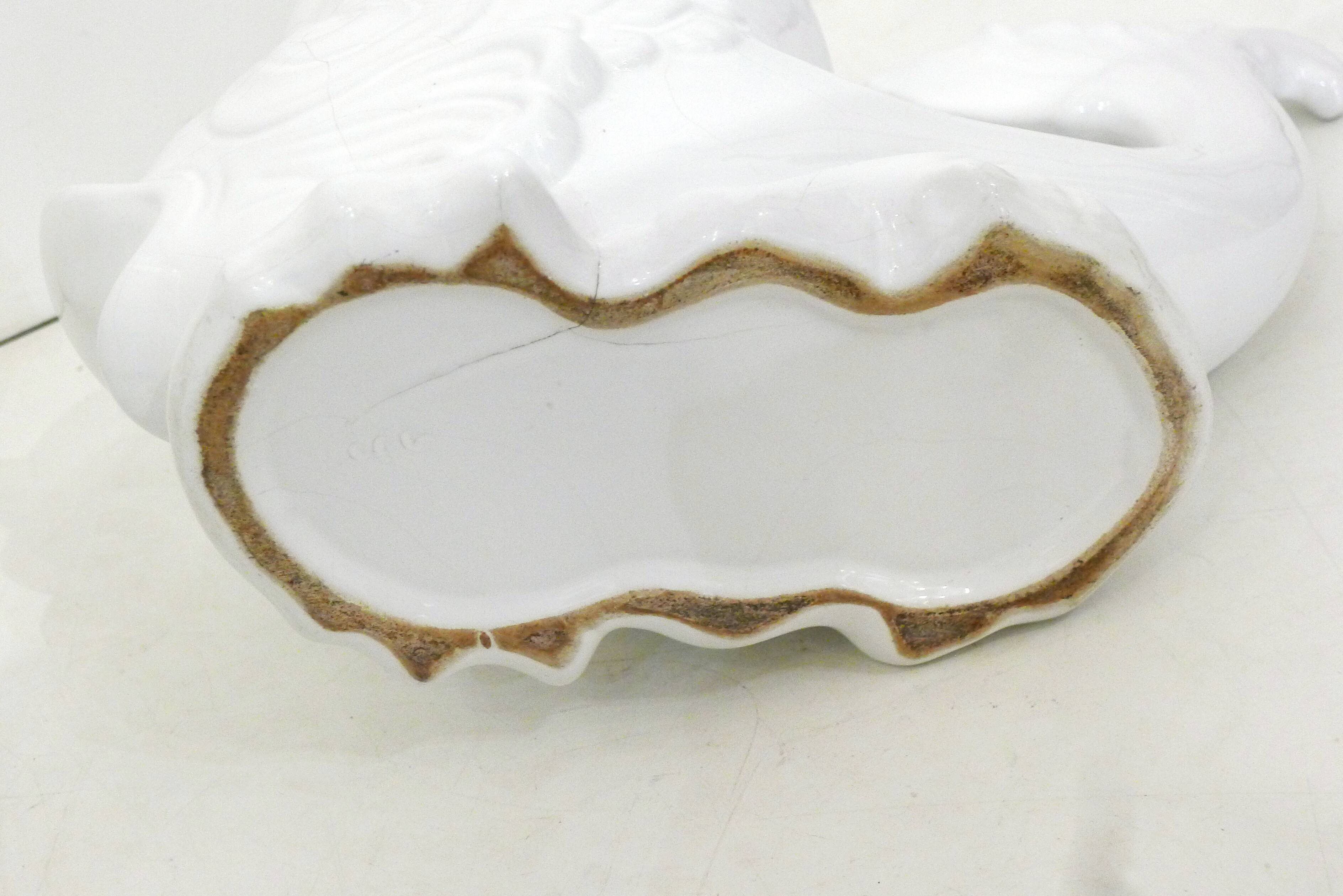 Large fish pot hider