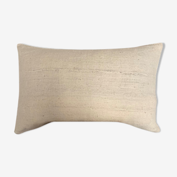 Cushion made of artisanal cotton strips.