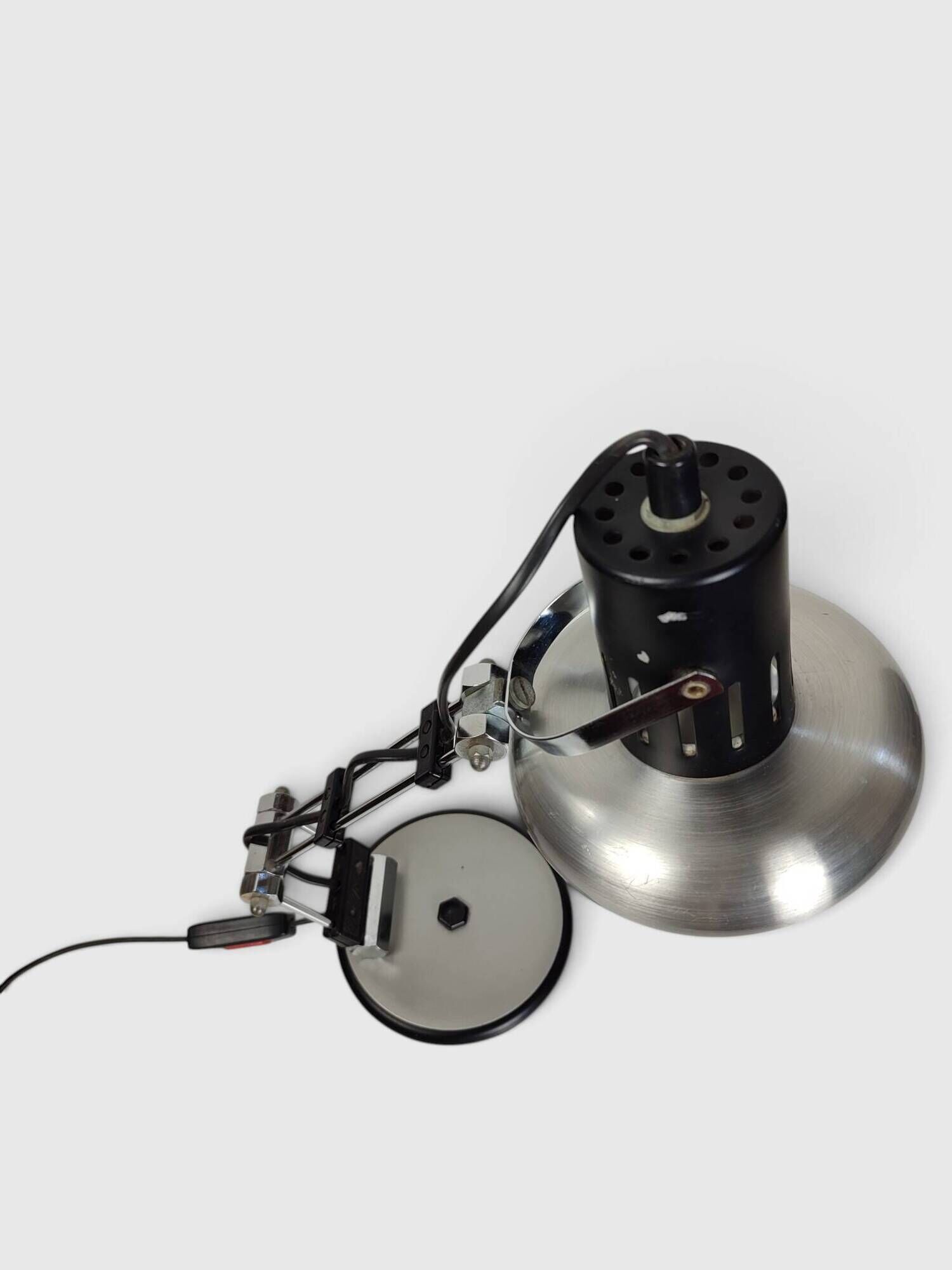 Modernist articulated desk lamp