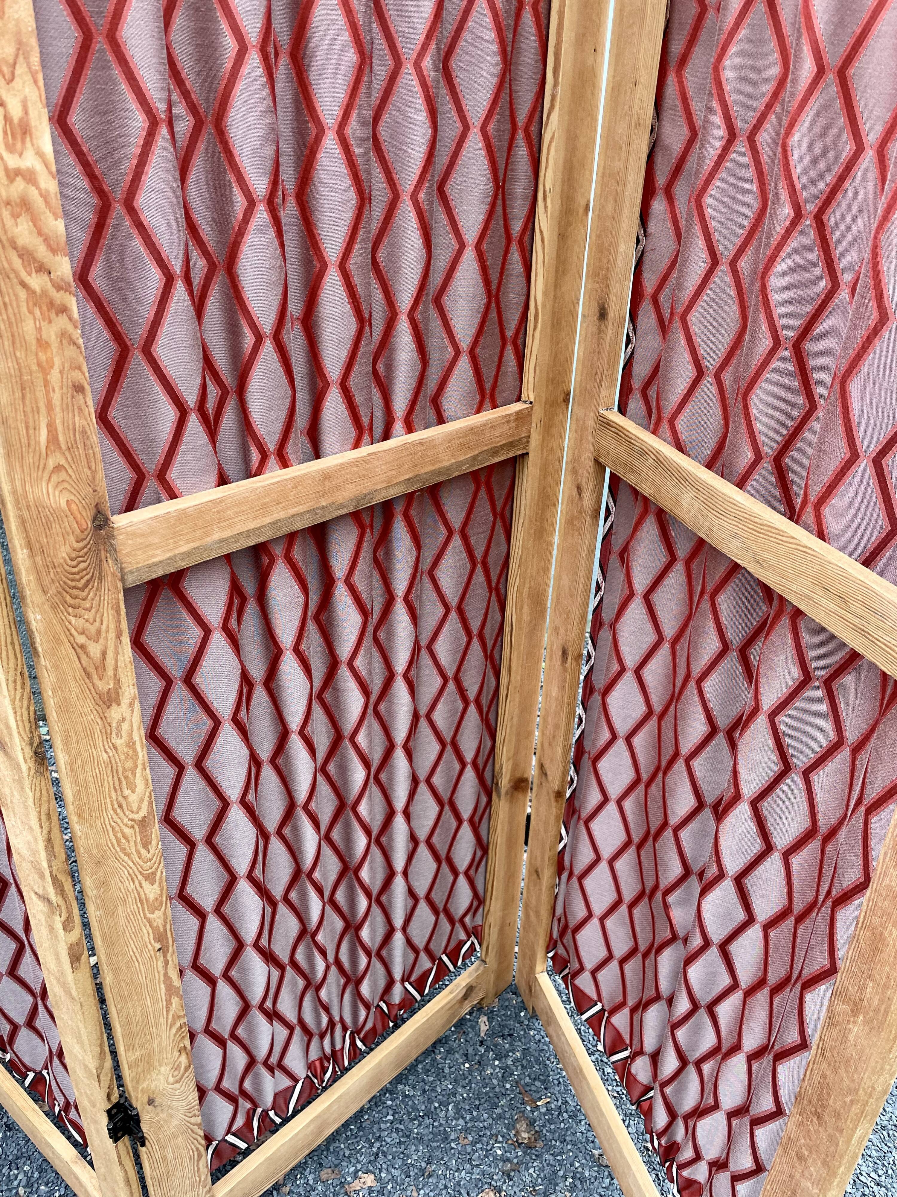 Vintage screen revisited and restored