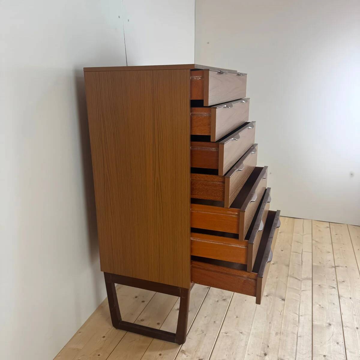 Commode mi-siècle, Royaume-Uni, années 60