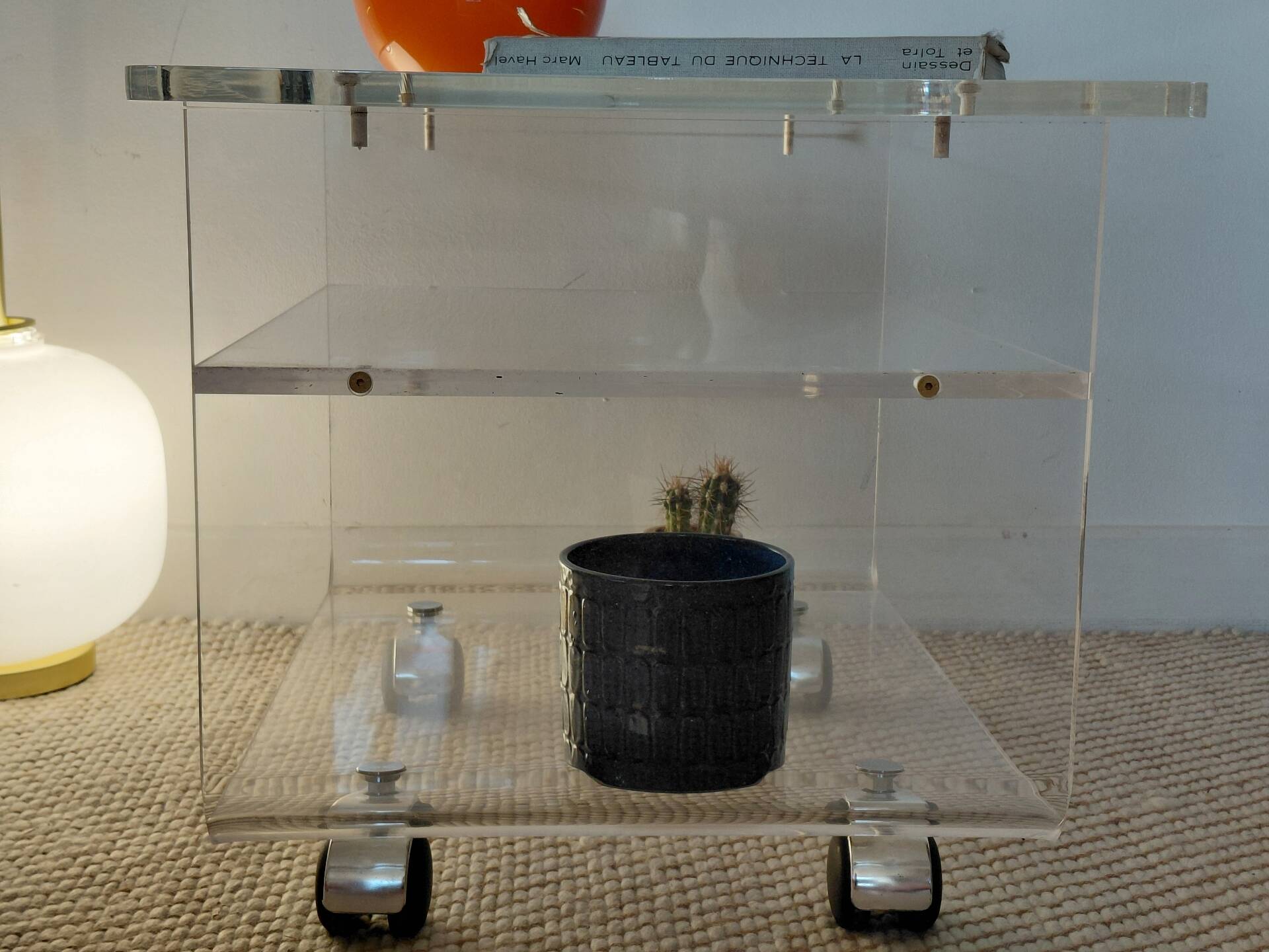 Design piece: David Lange side table in 15mm Altuglas - Circa 1980