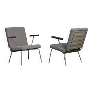 Paire de fauteuils modèle