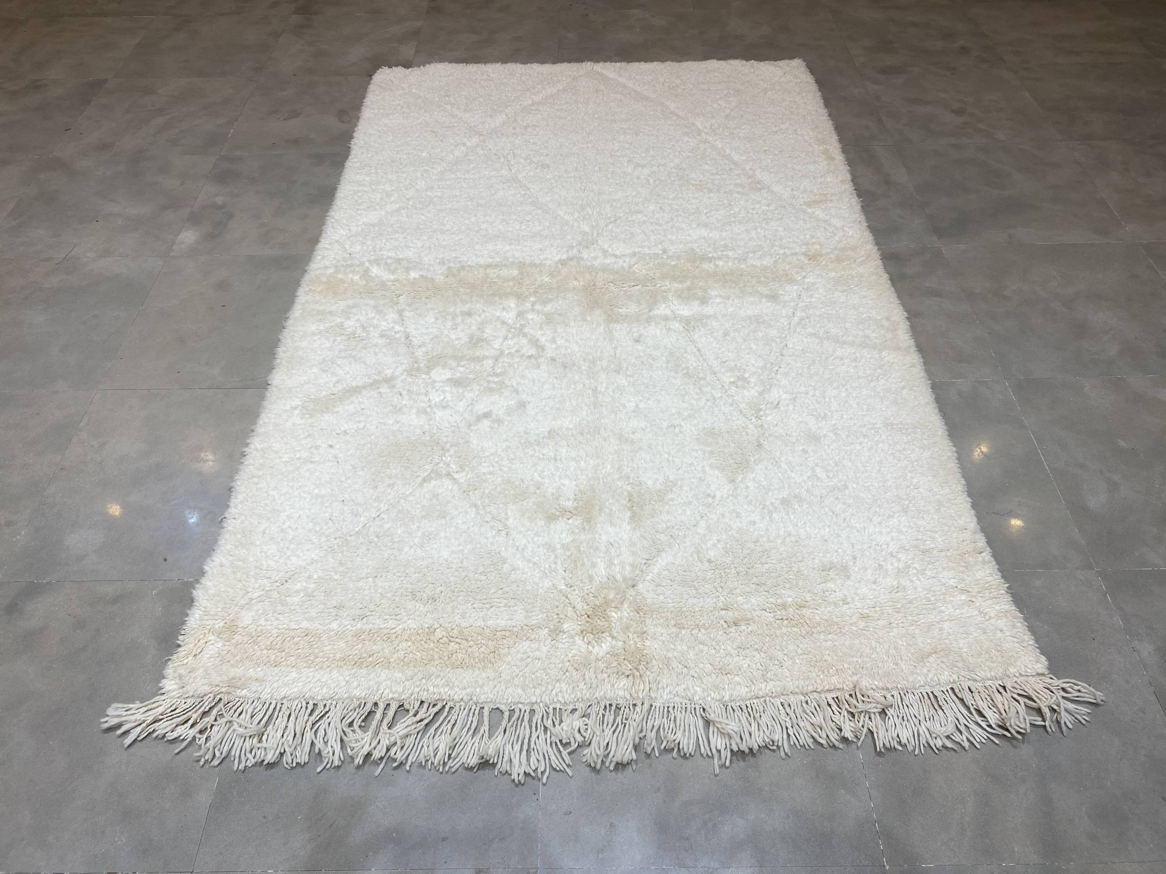 Beniouarain white wool carpet 160x260cm