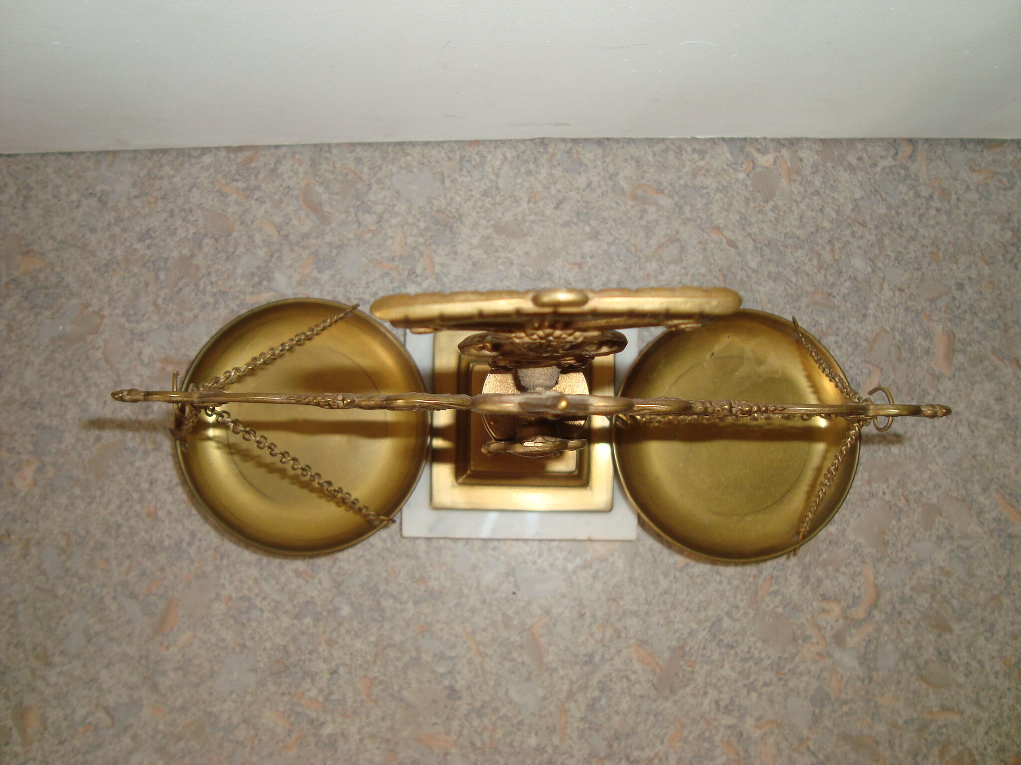 Balance justice brass base marble vintage 50