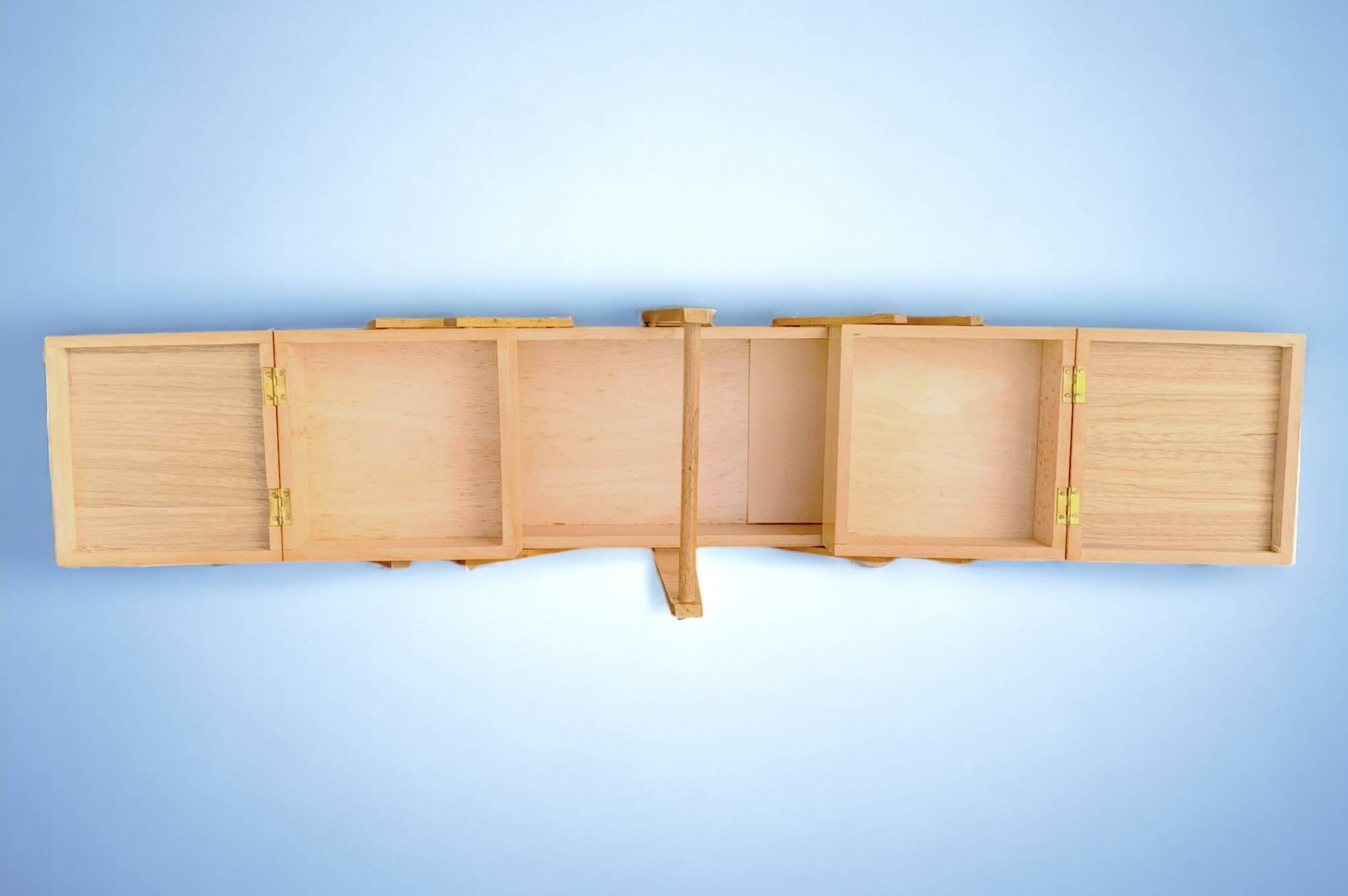 Petite travailleuse en bois vintage