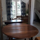 Round table dining room