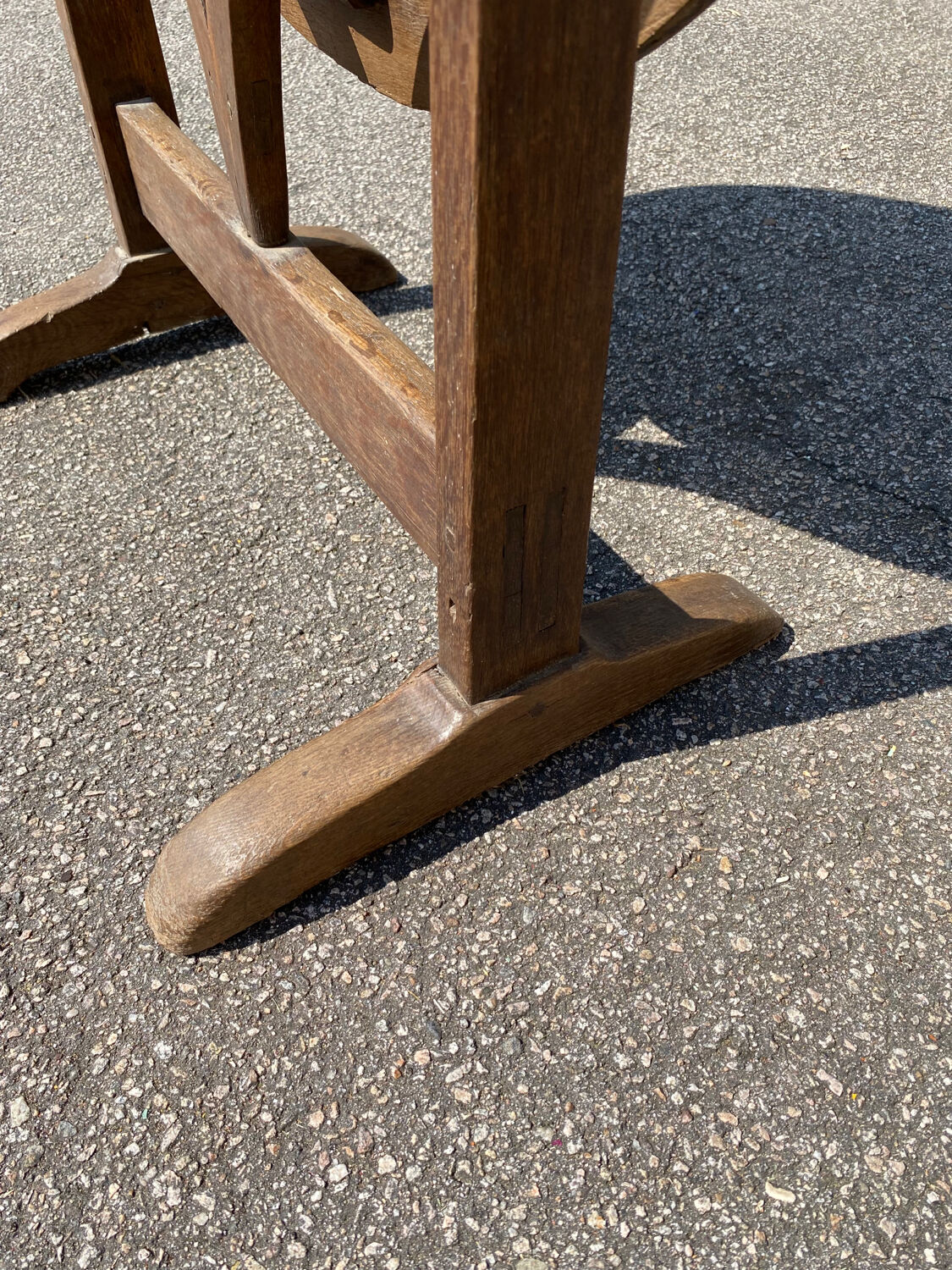 Oak winegrower's table