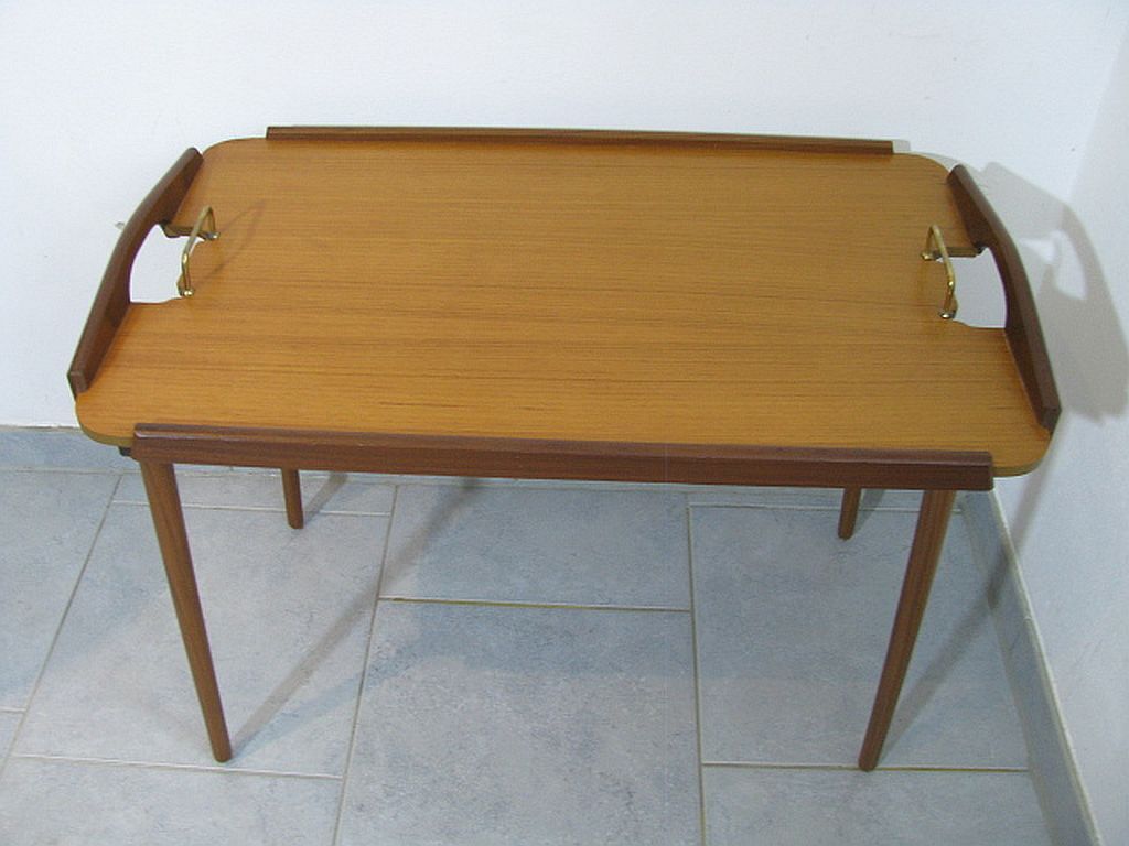 Table d'appoint plateau de service Aase Dreieri Ganddal Norvège  en teck et chêne années 1960