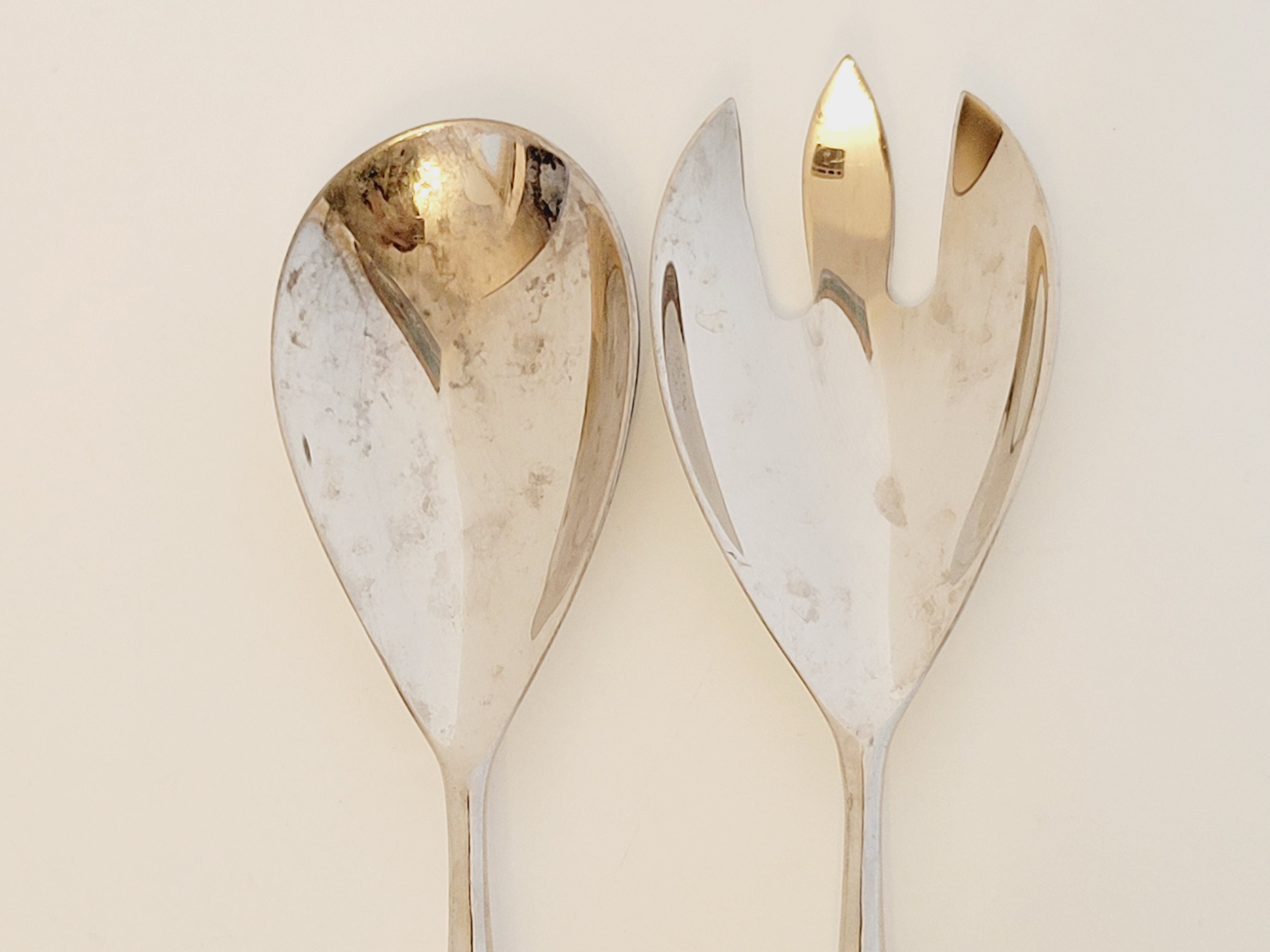 Set of salad serving cutlery in silver metal and resin