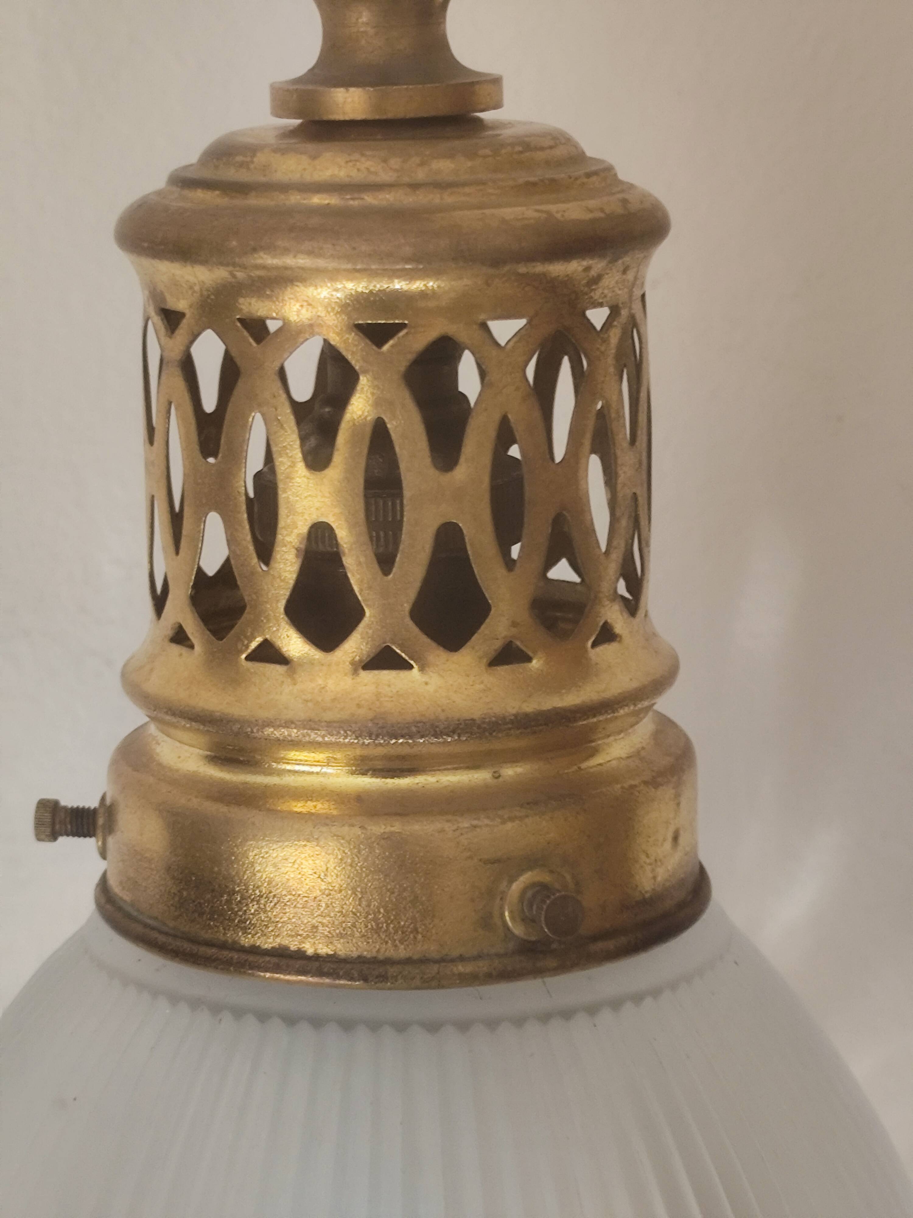 Suspension  de style art nouveau 1900 en laiton - tulipe en verre dépoli