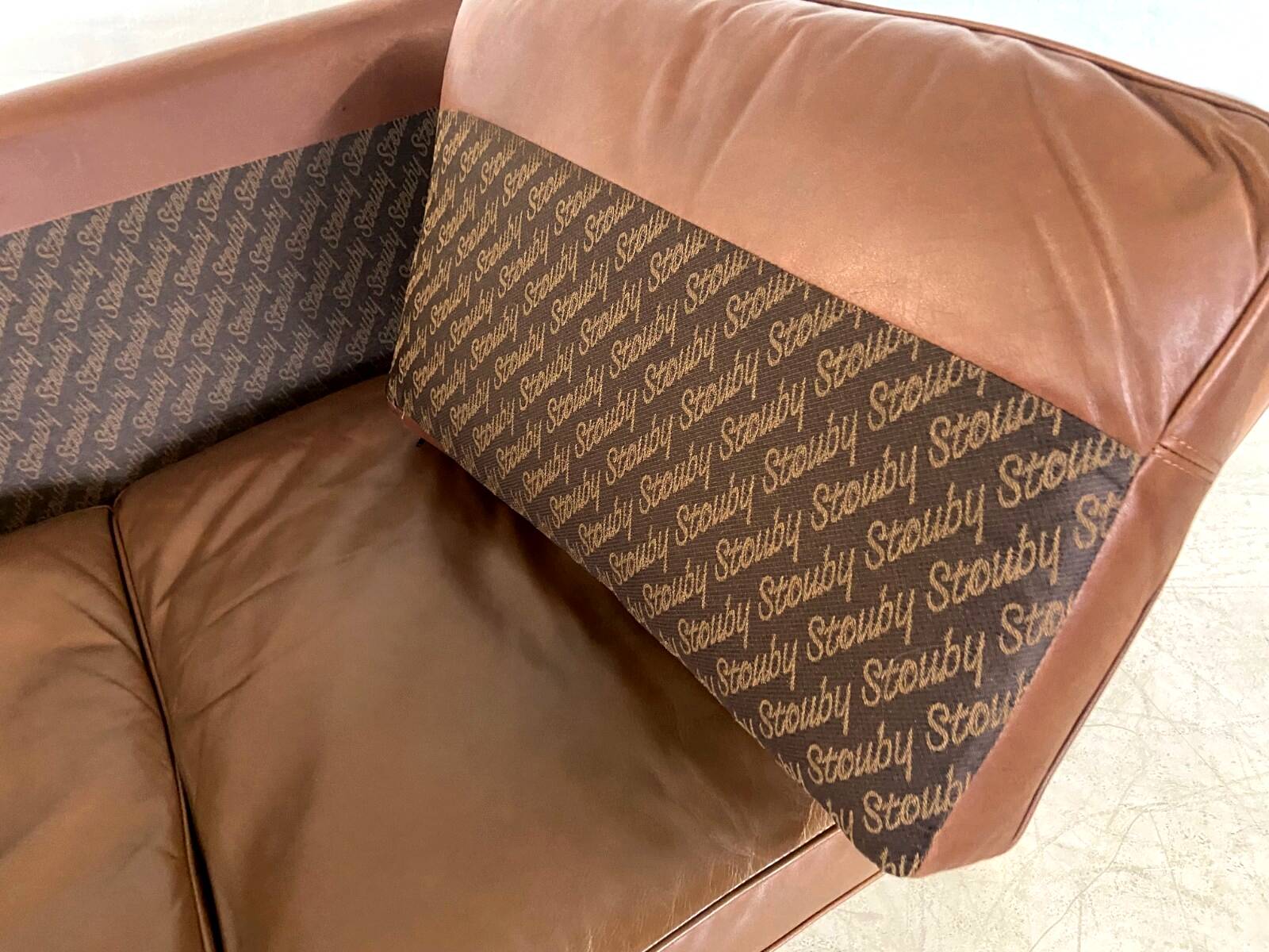 Canapé 2 places Stouby vintage danois du milieu du siècle en cuir cognac foncé