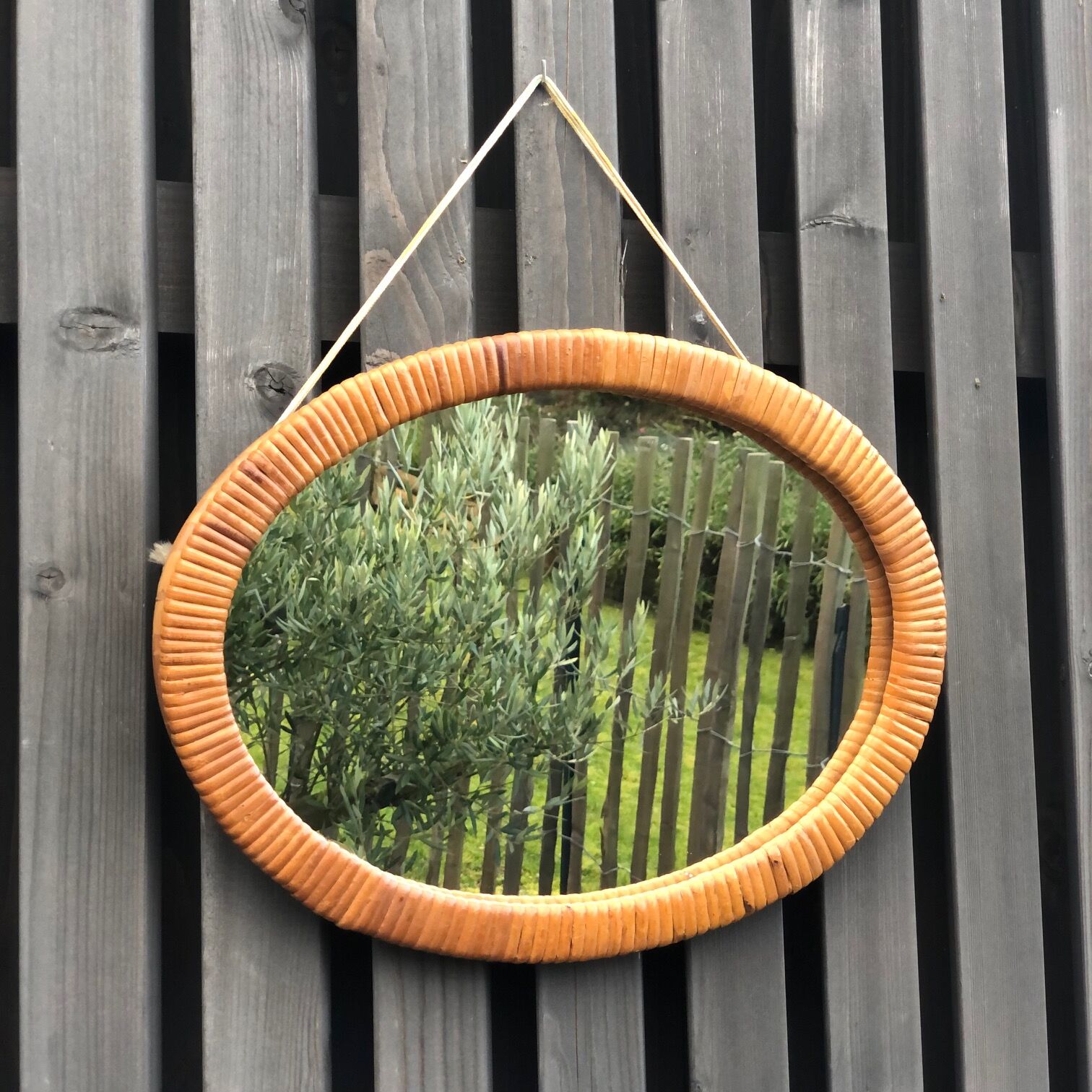 Miroir ovale vintage en osier