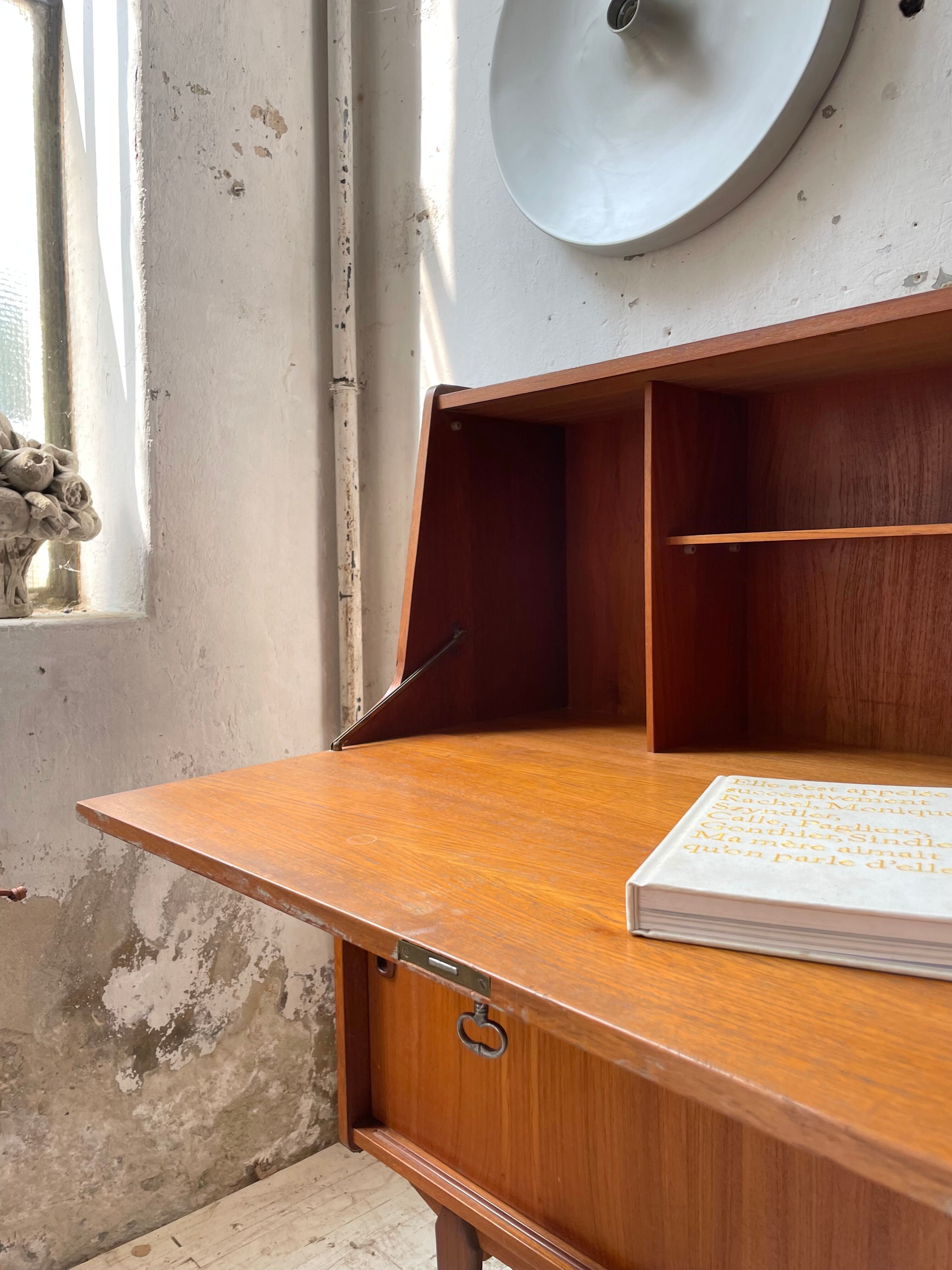 Secretary Samcom teck 1960