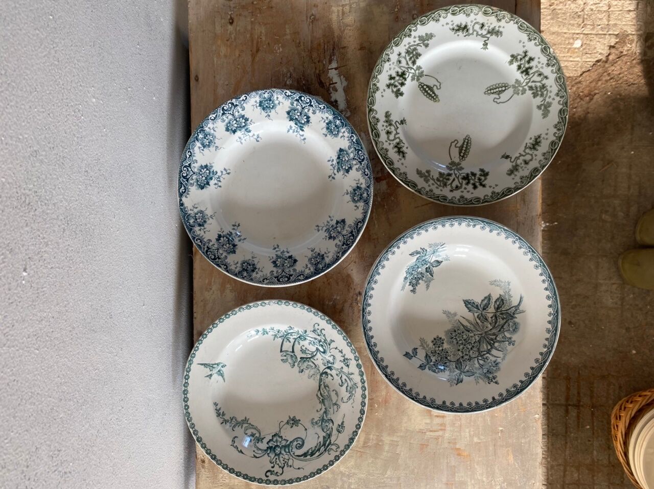 Set of 4 blue flowered plates