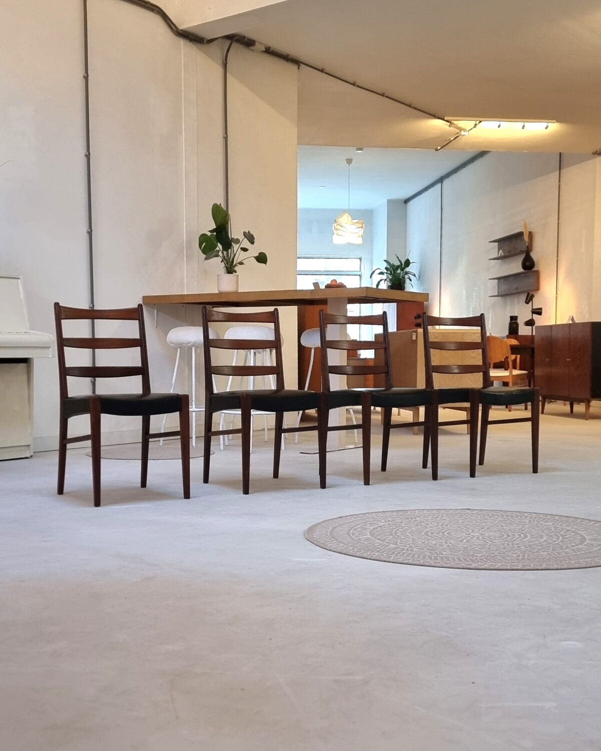 Chaises du milieu du siècle