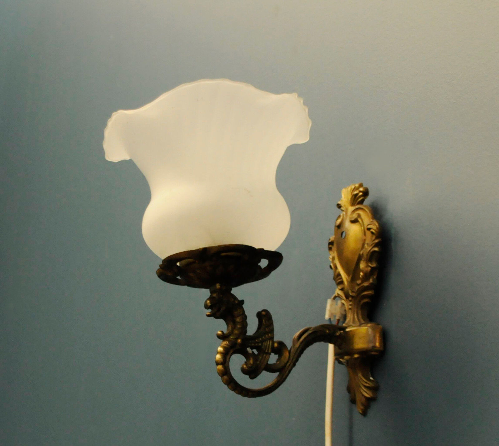 Art Deco wall lamp, brass and glass