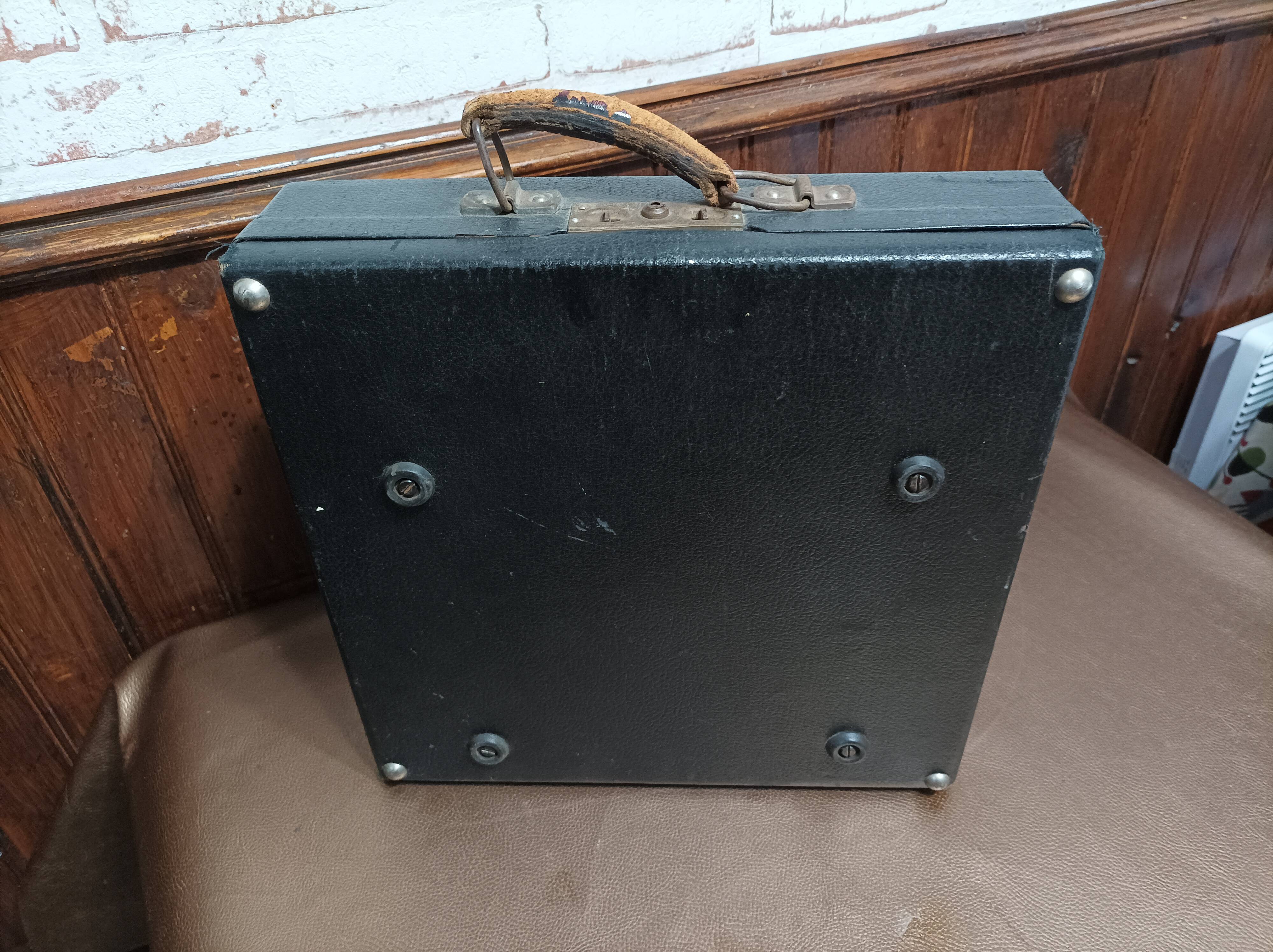 Machine à écrire s.i.m modèle  novalevi années 30 - rare