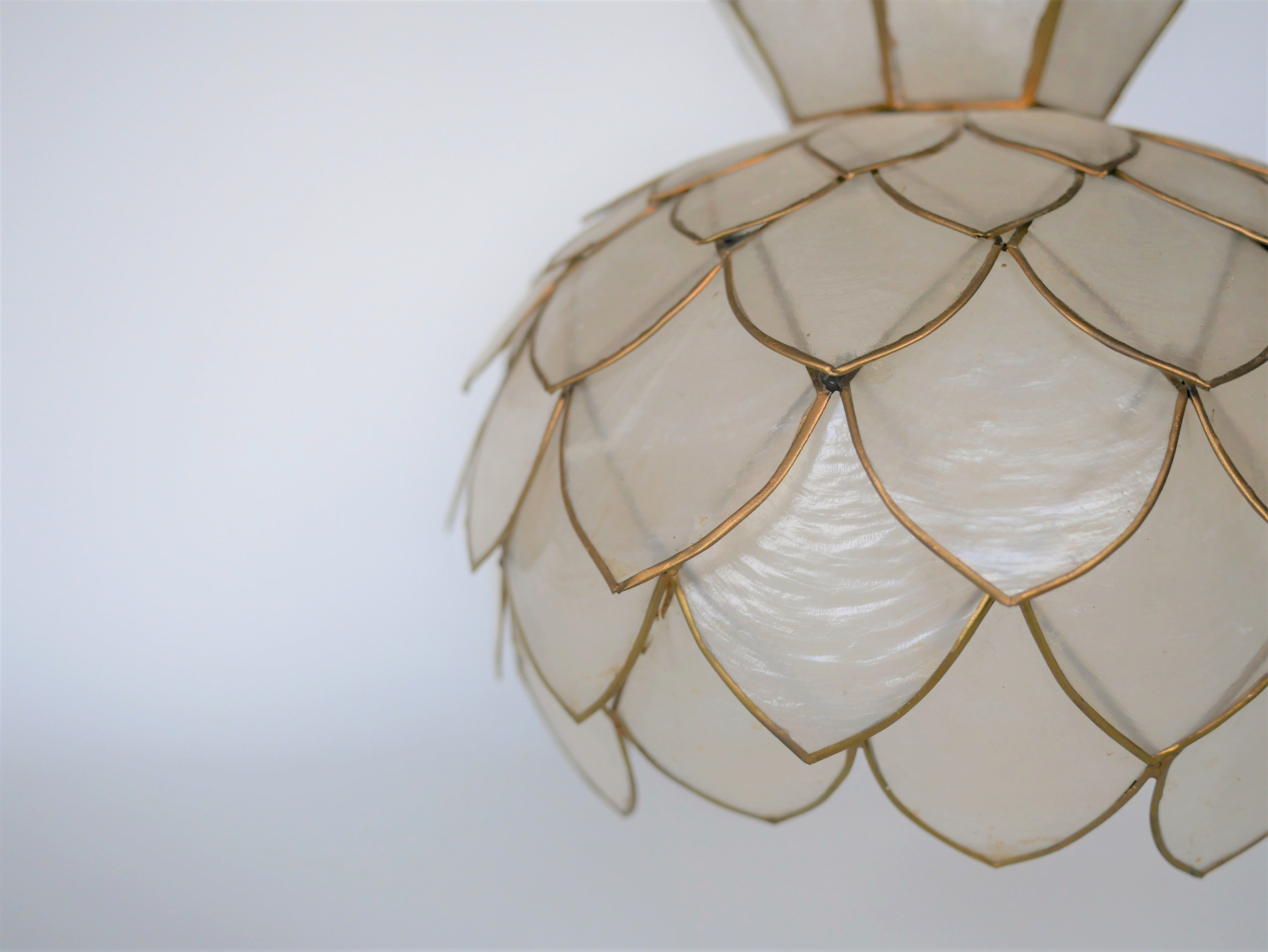Suspension fleur vintage en nacre
