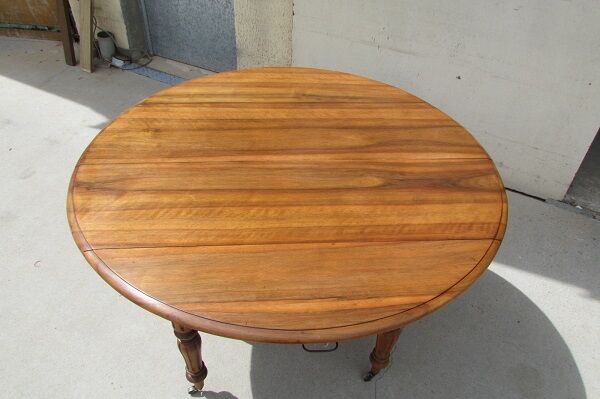 Table 6 feet with flap, opening on 2 extensions, Walnut