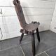 Chaise tripode espagnole vintage en bois sculpté