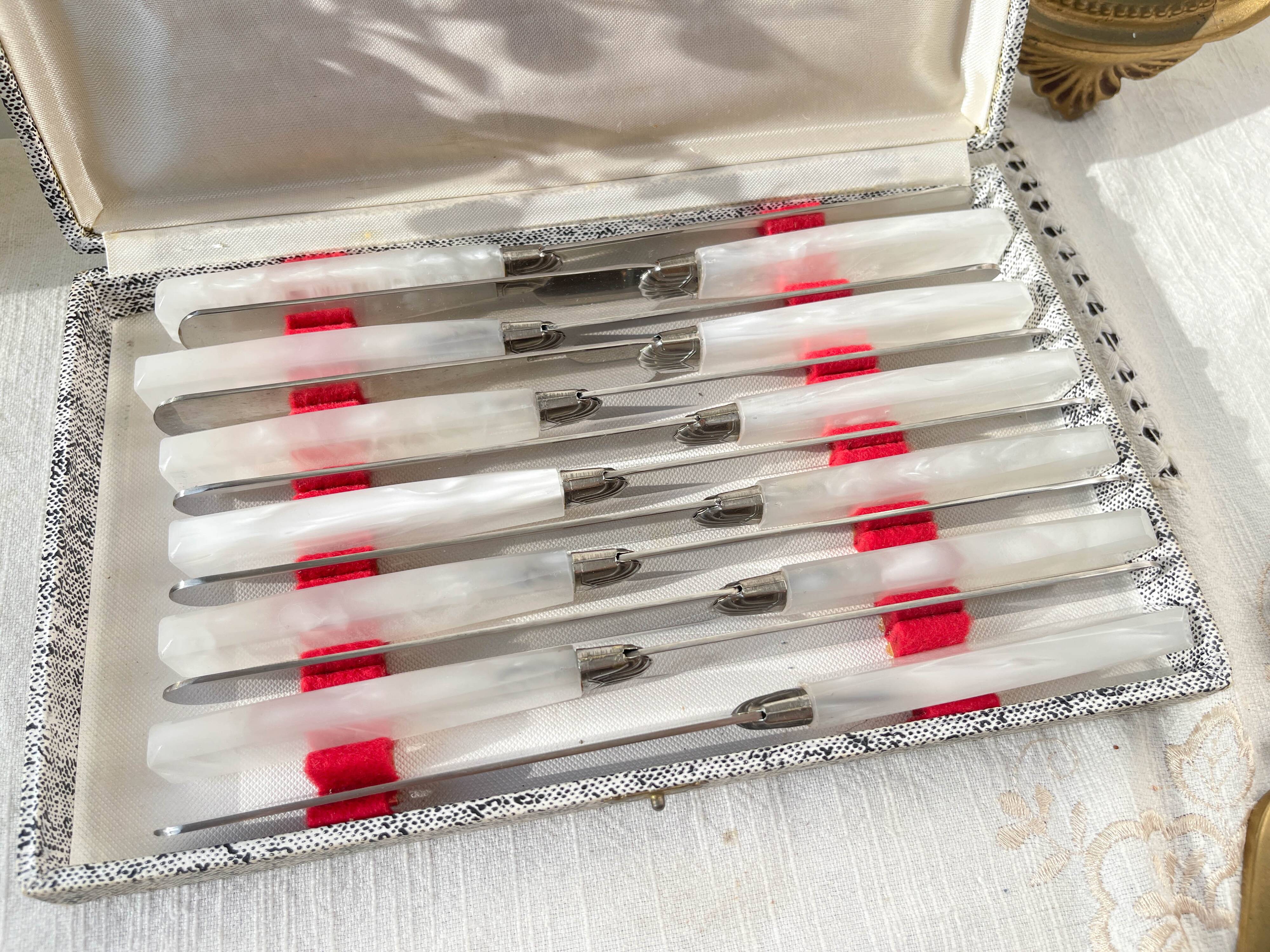 12 vintage Bakelite stainless steel knives with mother-of-pearl effect Art Deco style