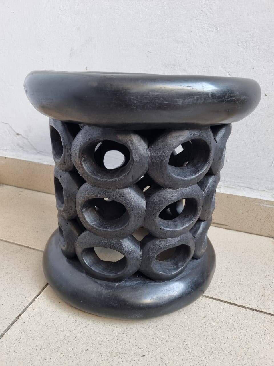 Bamiléké black stool in carved wood with rings – 33 × 35 cm