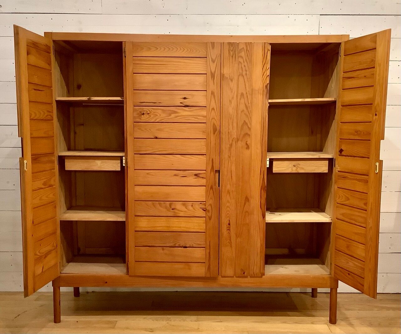 "Weekend" wardrobe in pine of the Landes by Pierre Gautier Delaye for Vergnères, France 1956