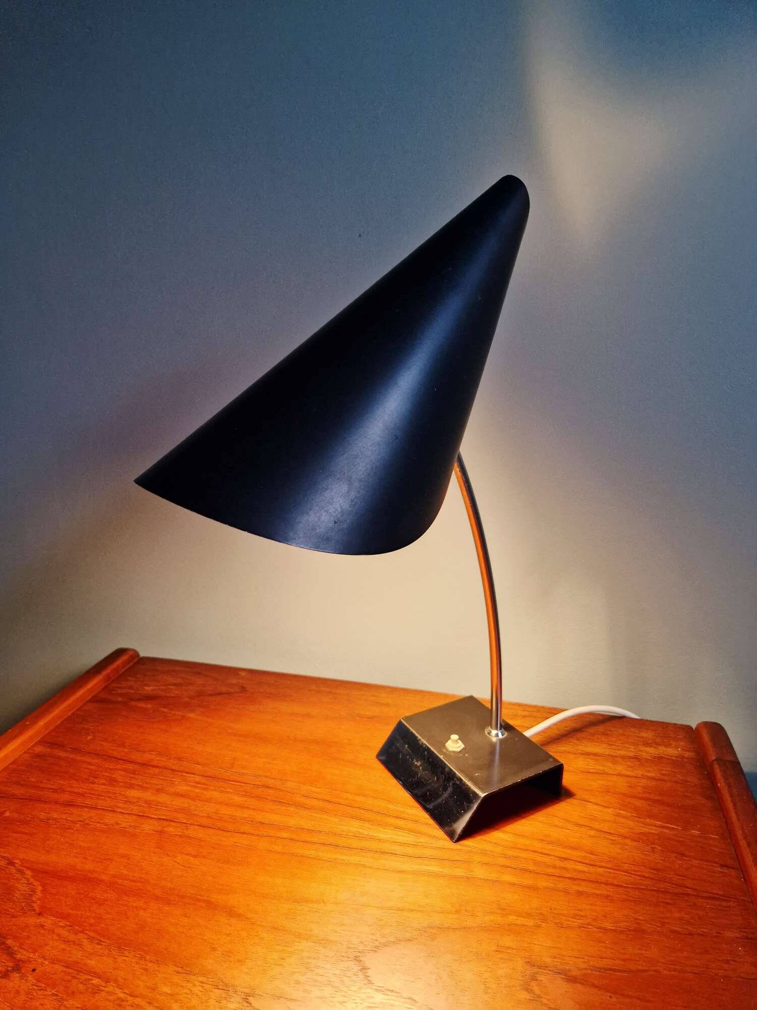 Chrome and black lacquered metal desk lamp, design by Josef Hurka, Napako, 1950.