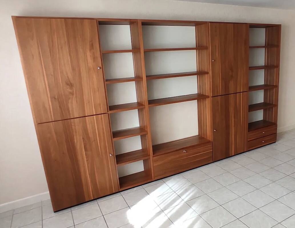 HÜLSTA MEGA-DESIGN Library 379cm - 5 columns Walnut & White Lacquer + contactless neon lighting
