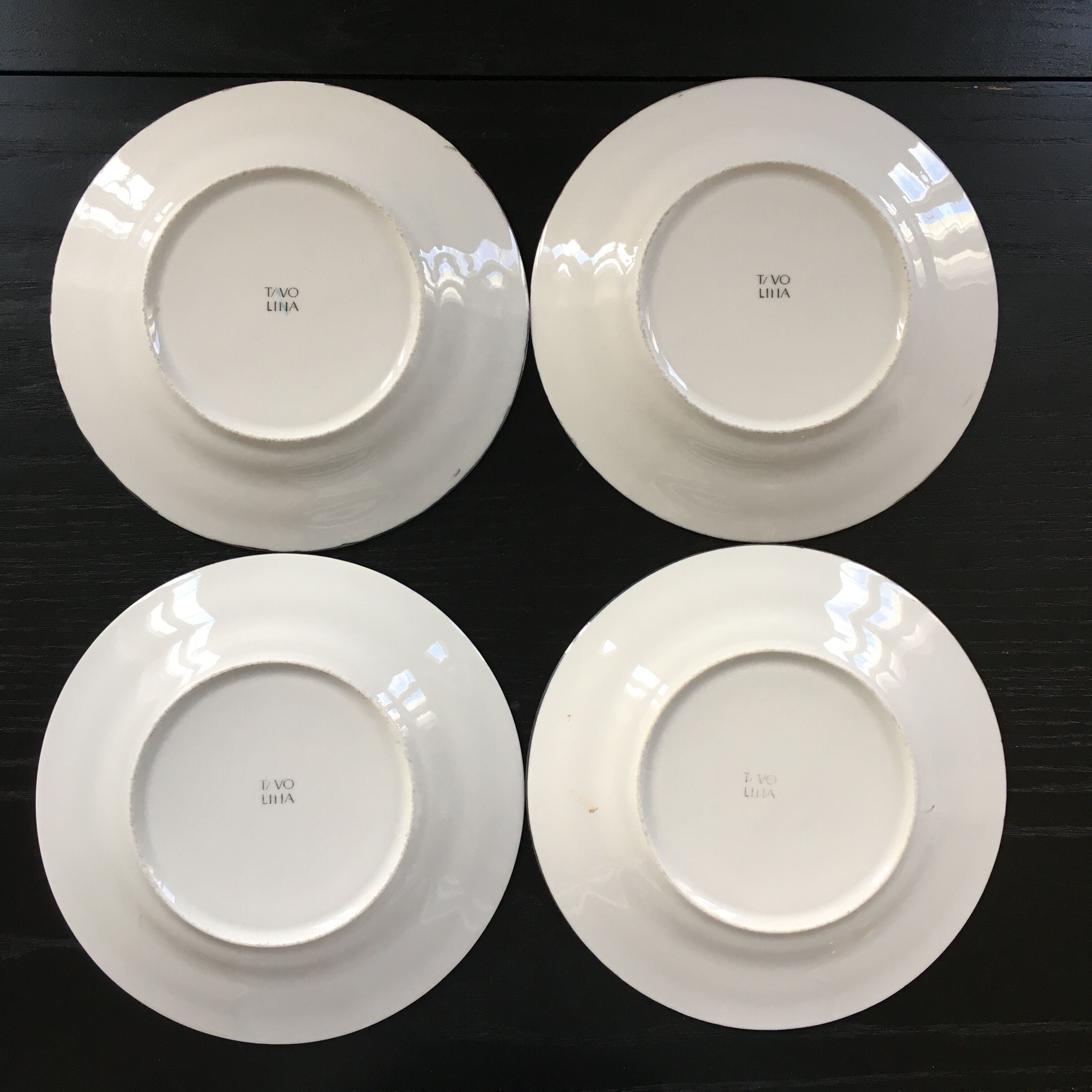 Set of 4 plates with oak leaf decoration