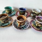 Tasses et soucoupes Morvan en céramique émaillée polychrome