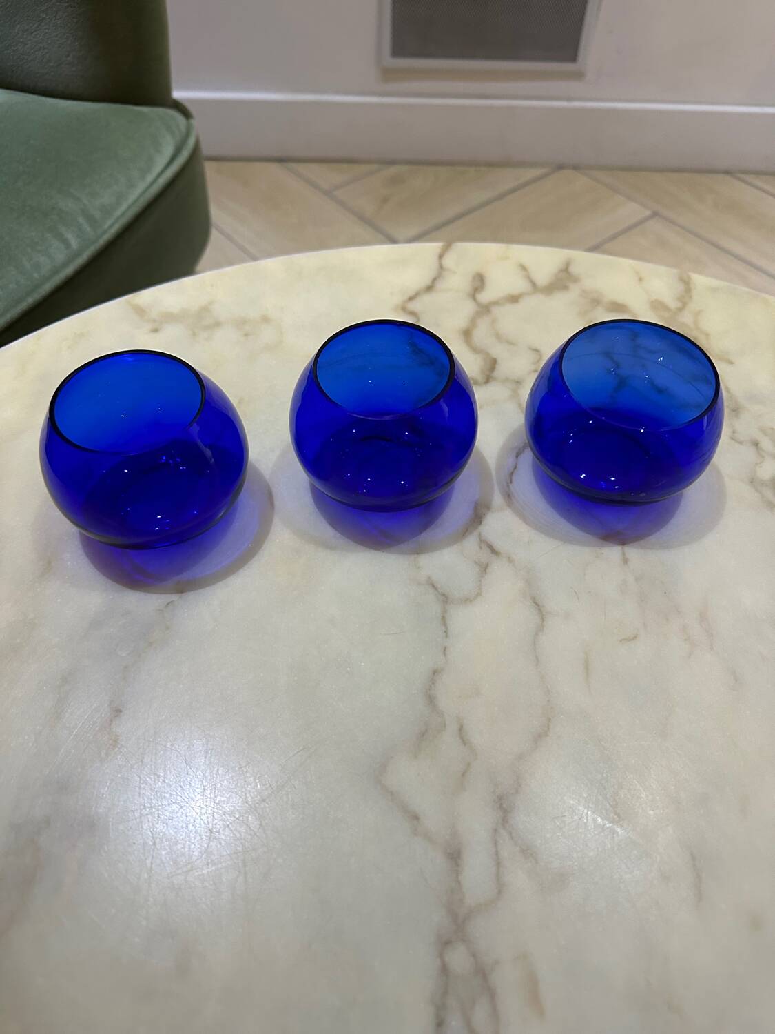Set of 3 blue glass candle holders