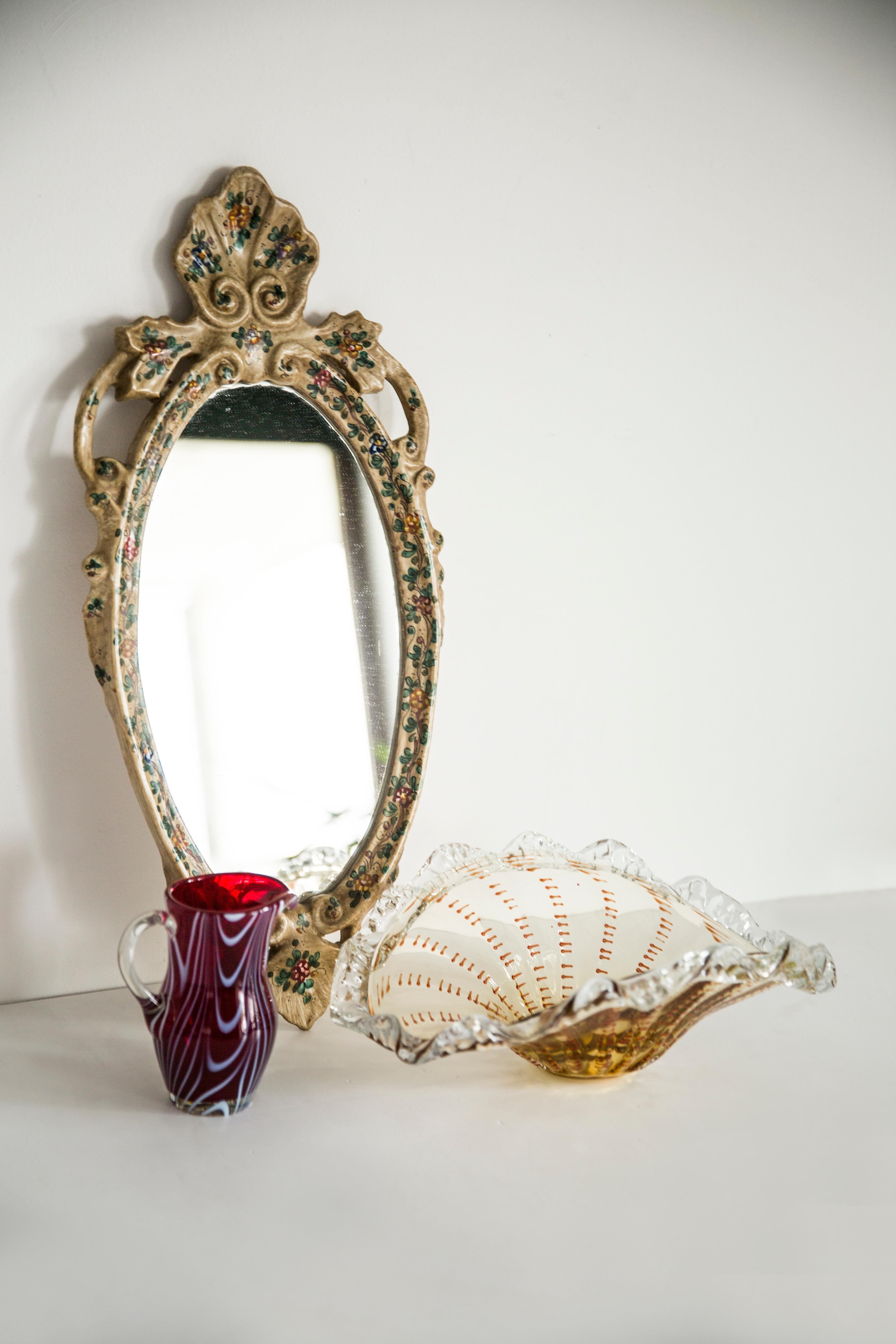 Miroir mural vintage style milieu du siècle avec décor fleurs en plâtre