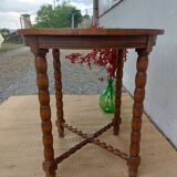 Round table, turned wooden legs