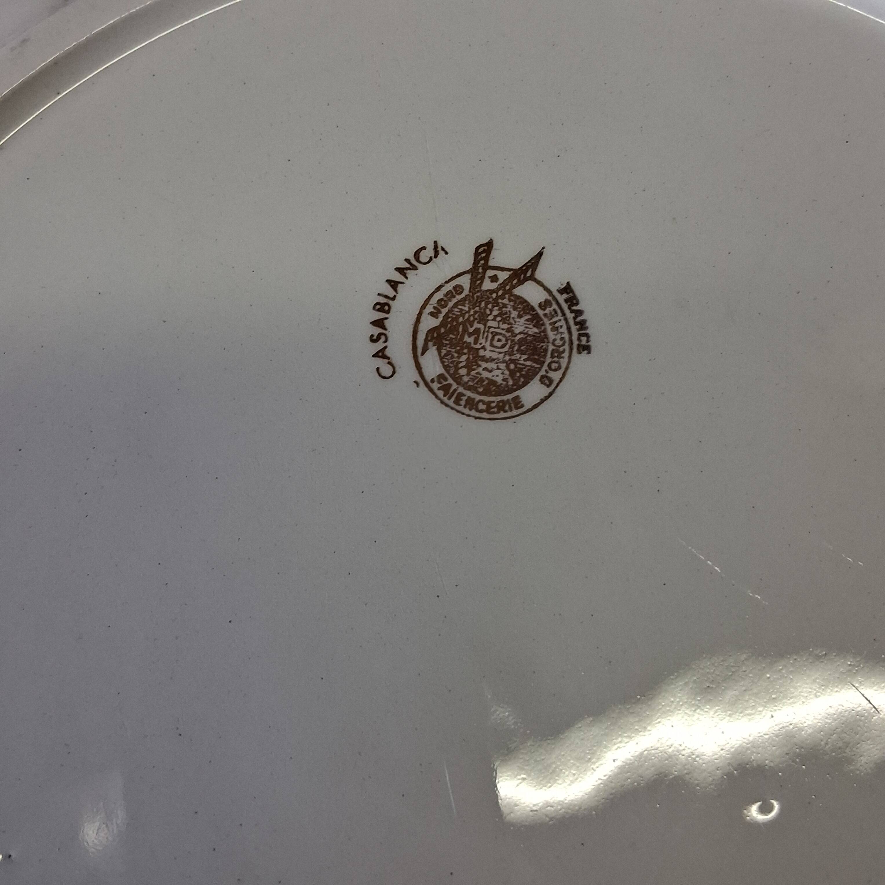 Pie dish with ears from Moulin des Loups in good condition.