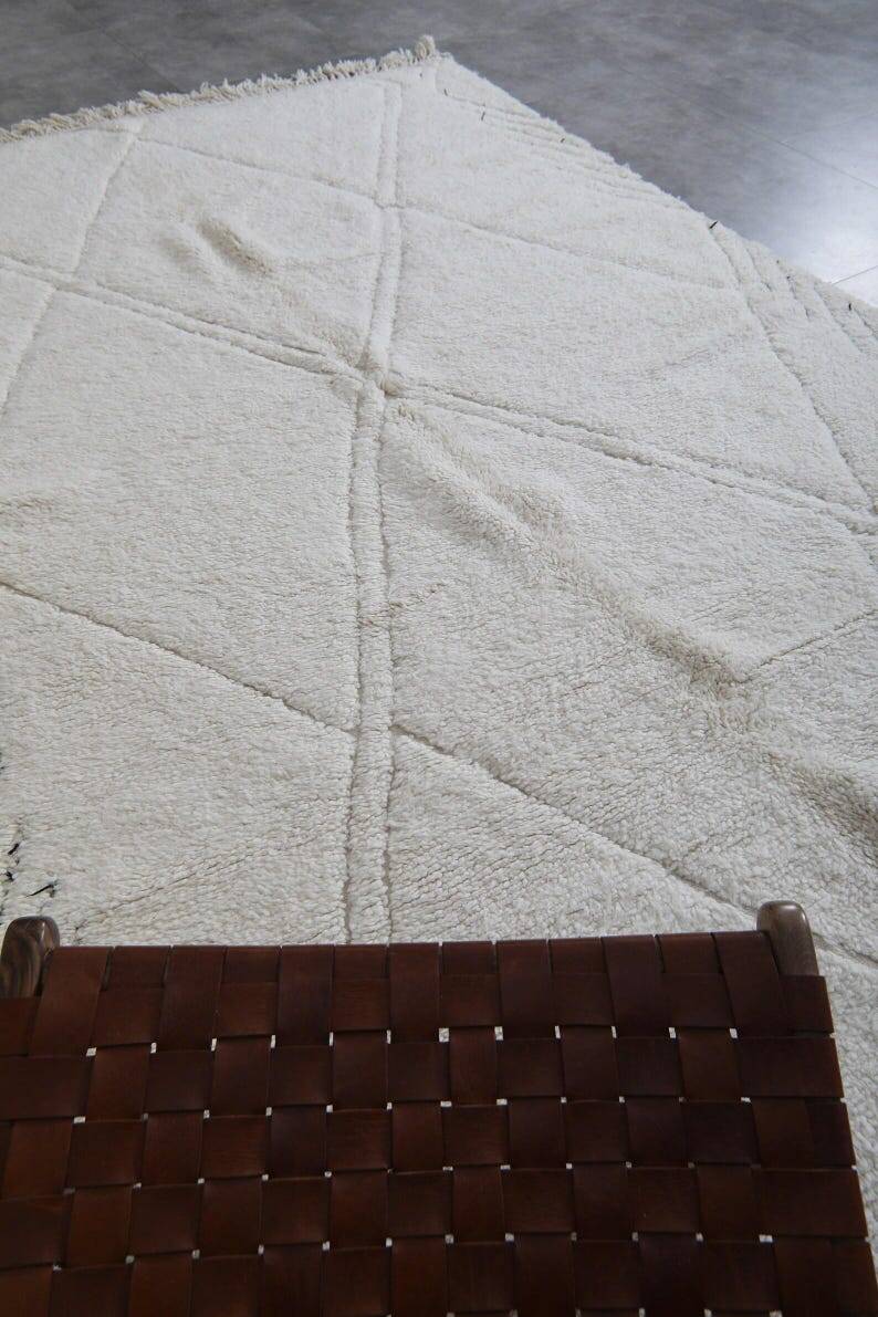 Handmade Moroccan Beni Ourain rug in cream white, 150/250cm