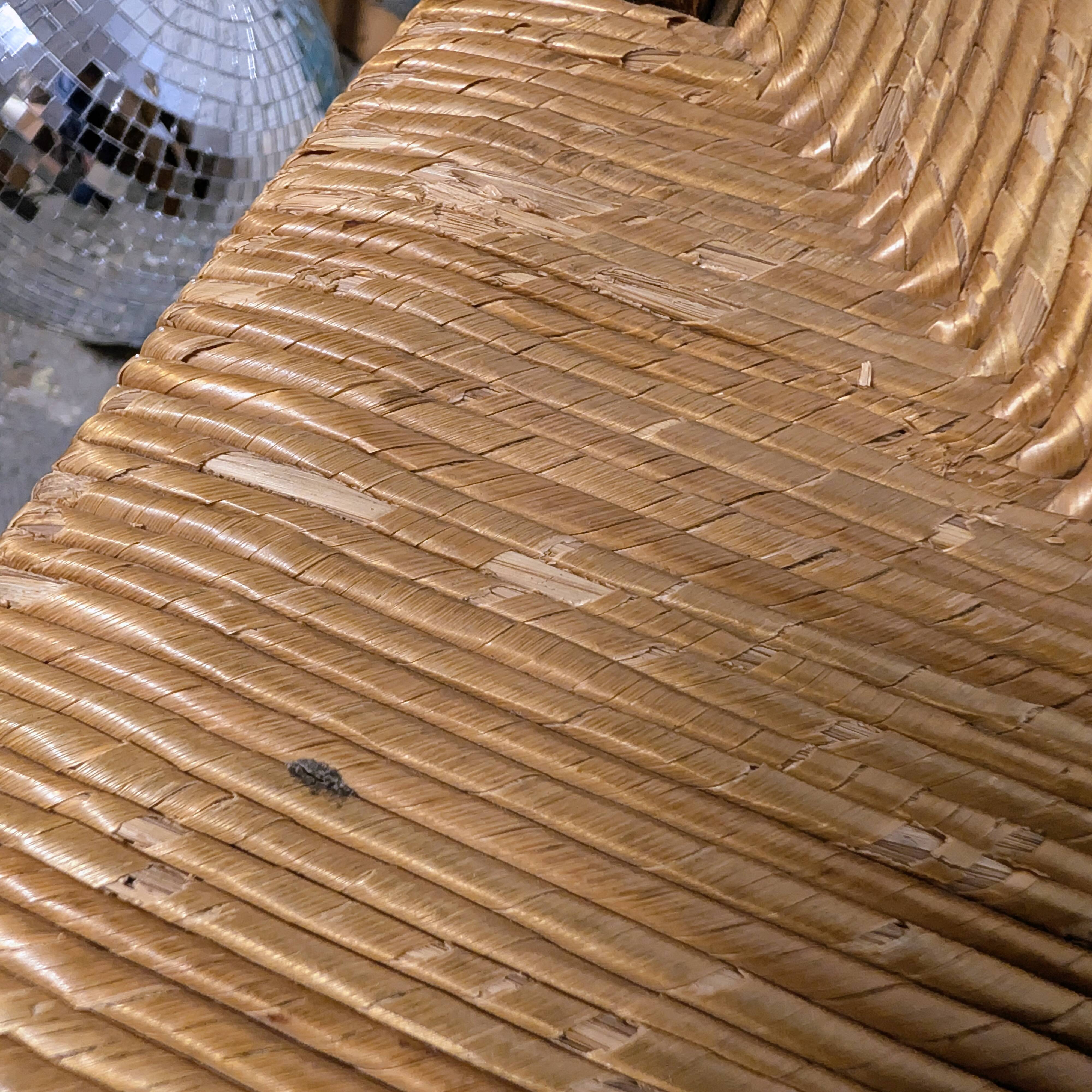Square stool in wood and straw