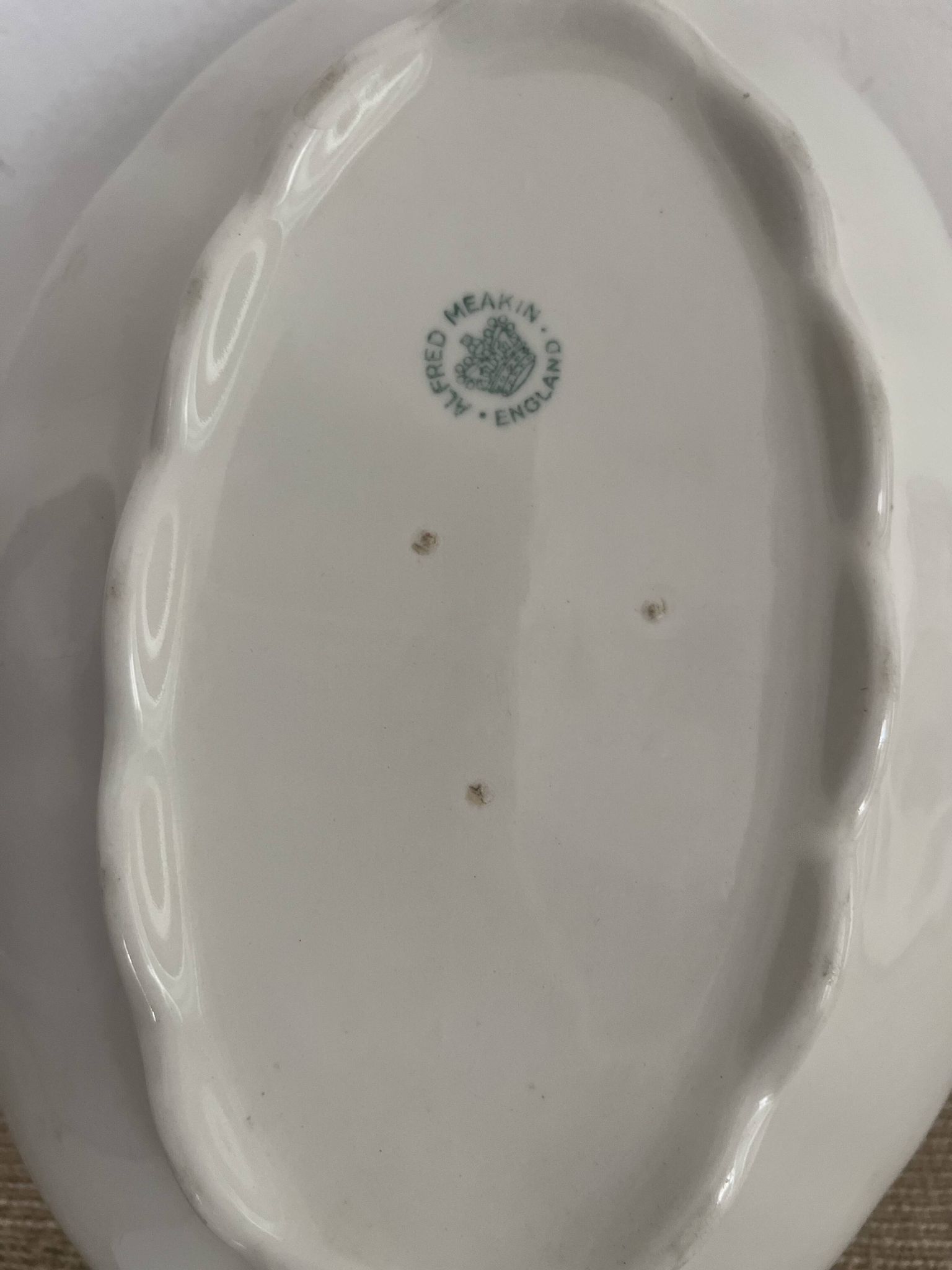 White earthenware vegetable dish, Maekin England